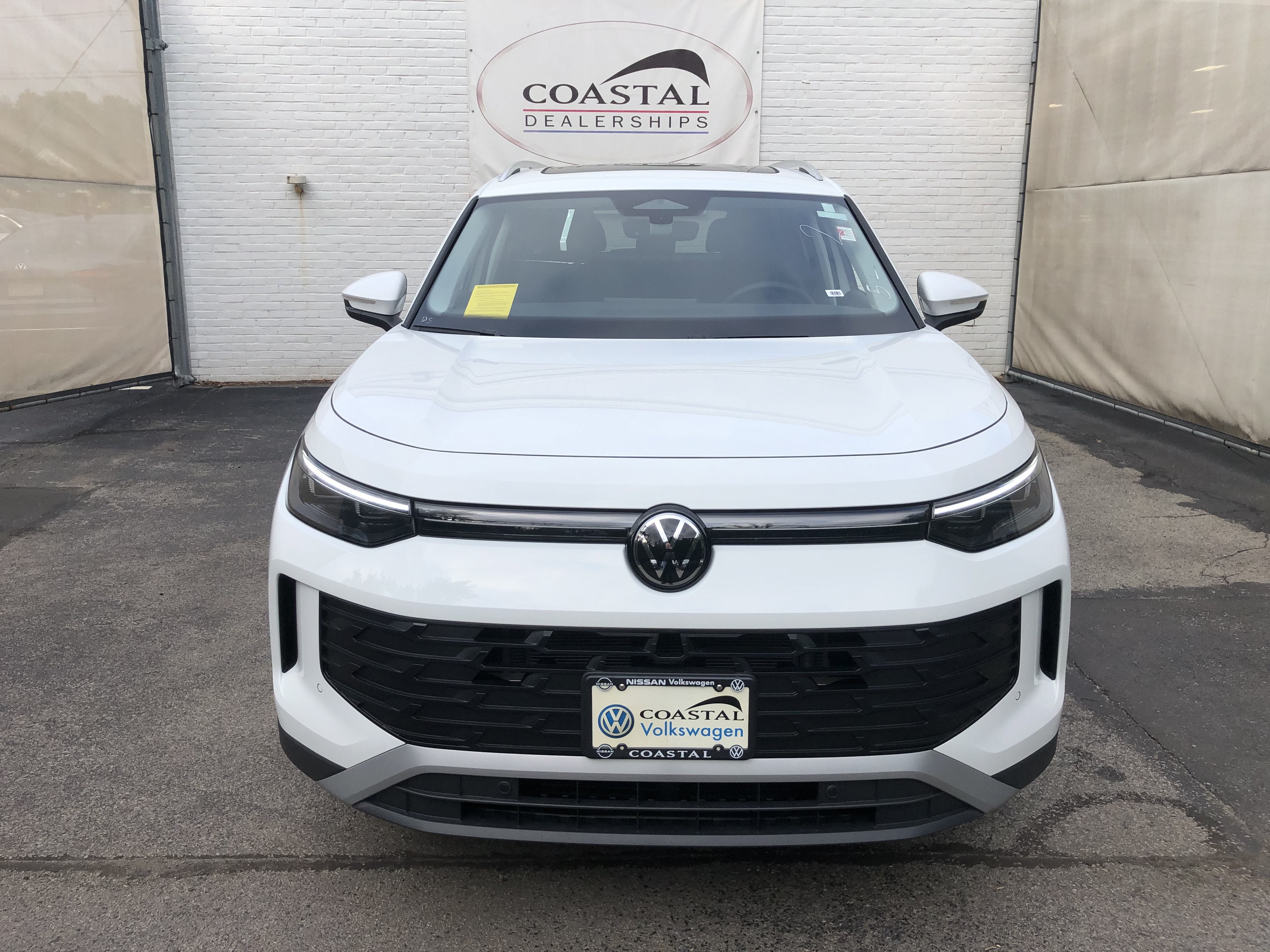 2026 Volkswagen Tiguan SE w/panoramic sunroof