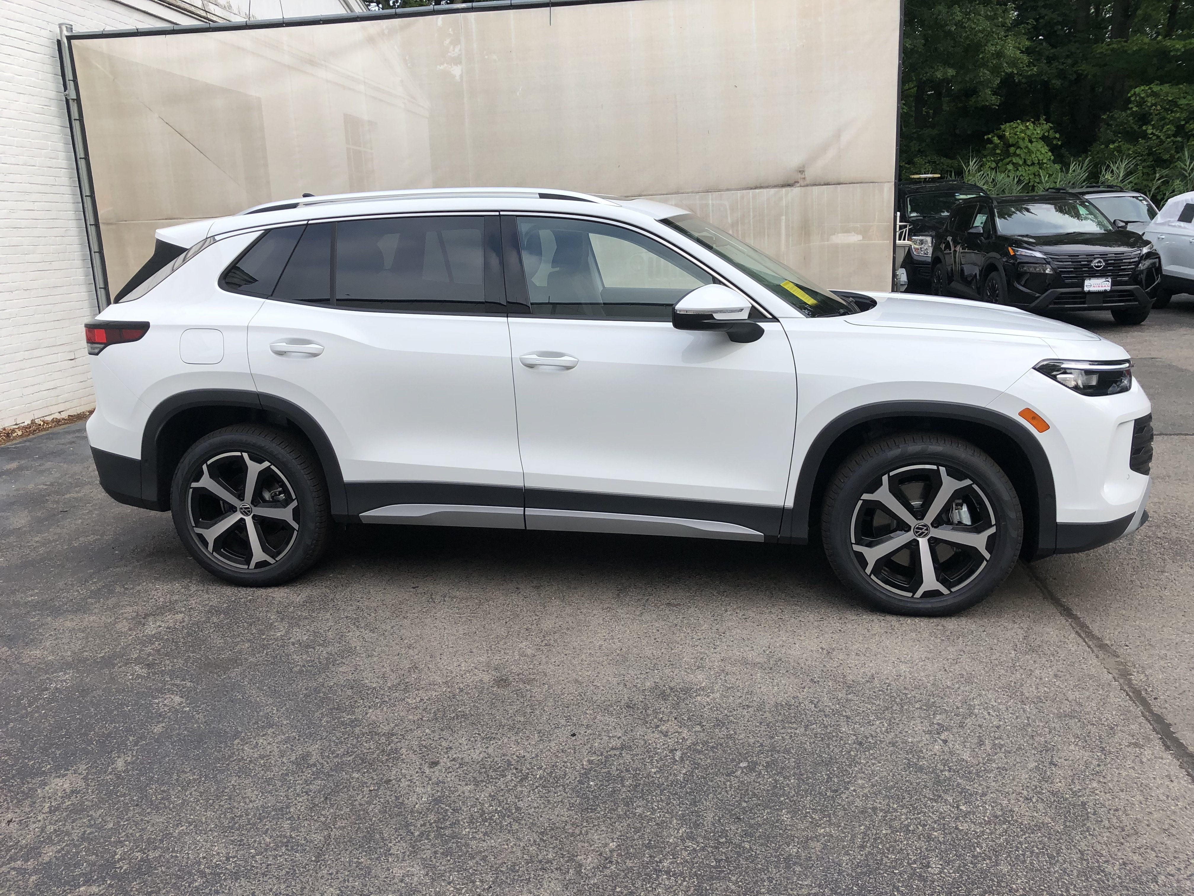 2026 Volkswagen Tiguan SE w/panoramic sunroof