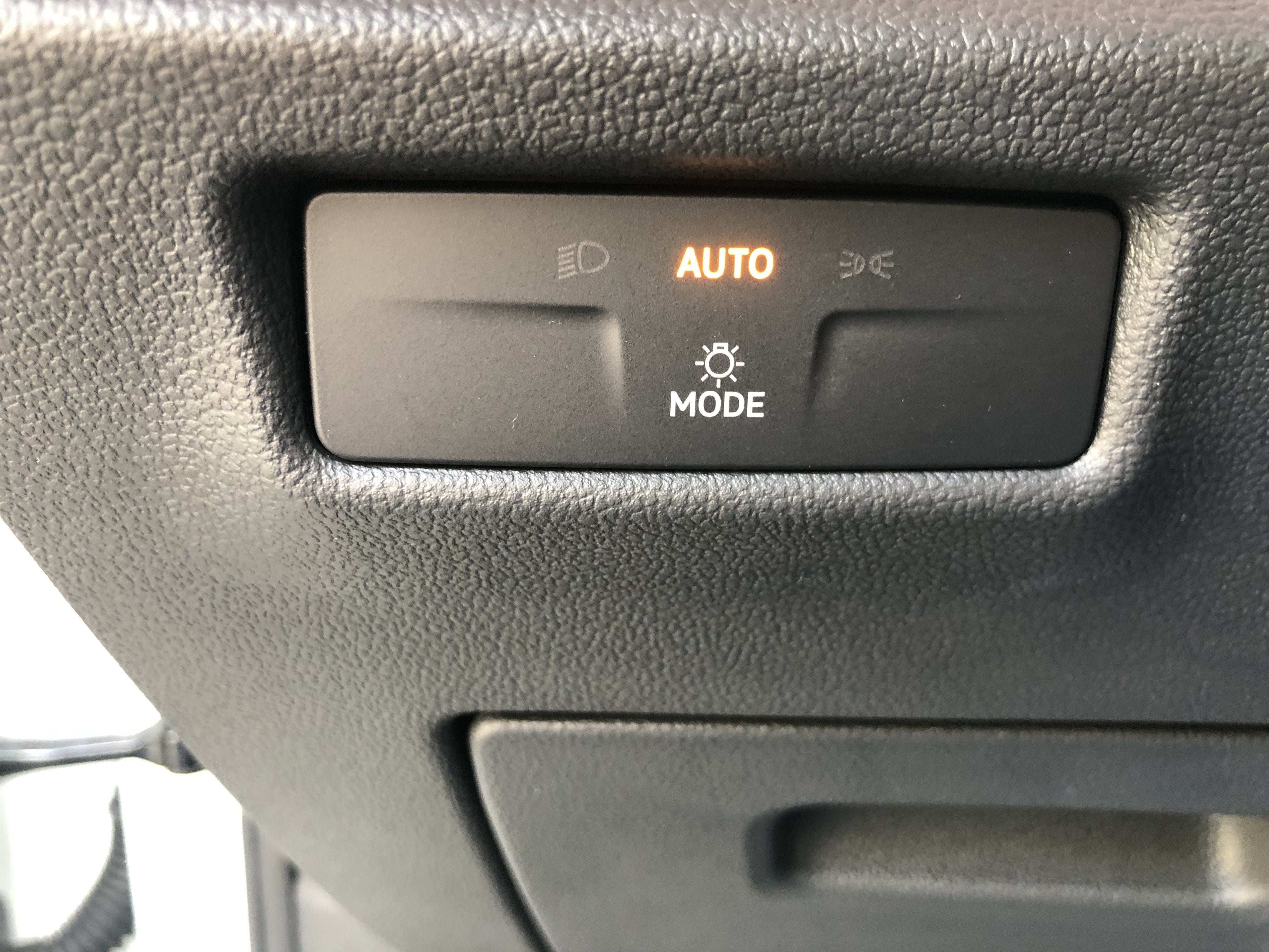 2026 Volkswagen Tiguan SE w/panoramic sunroof