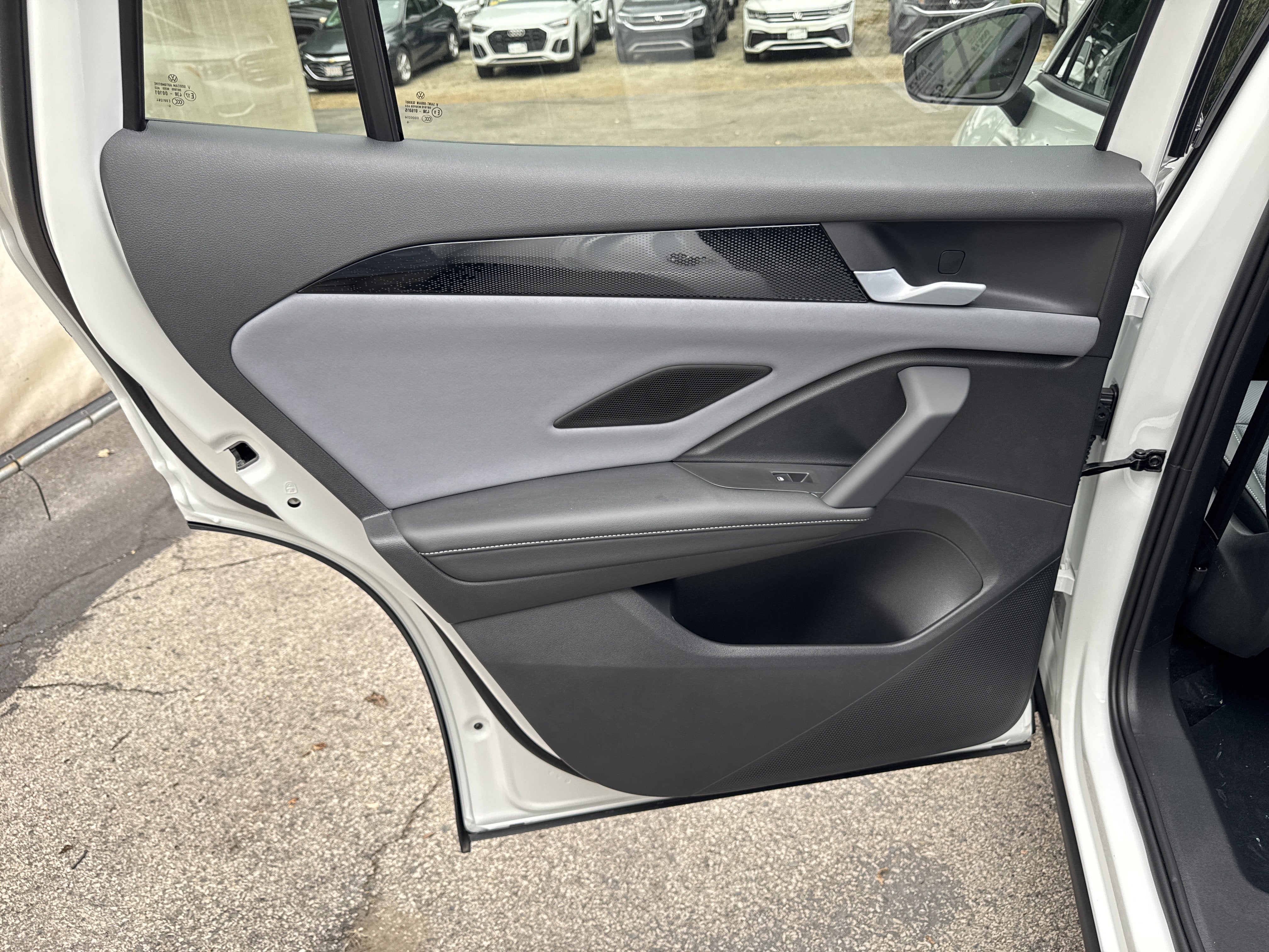2026 Volkswagen Tiguan SE w/panoramic sunroof
