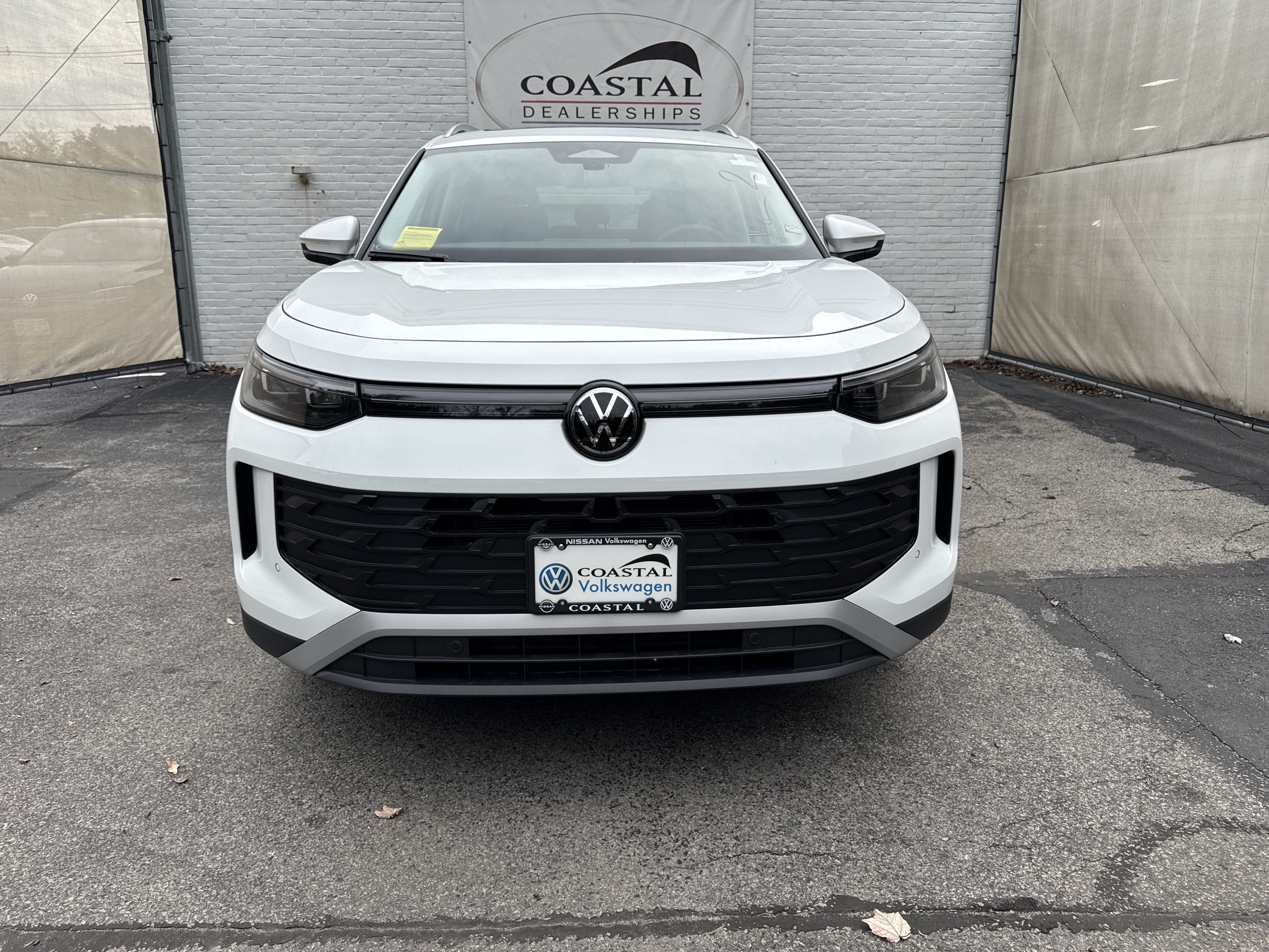 2026 Volkswagen Tiguan SE w/panoramic sunroof