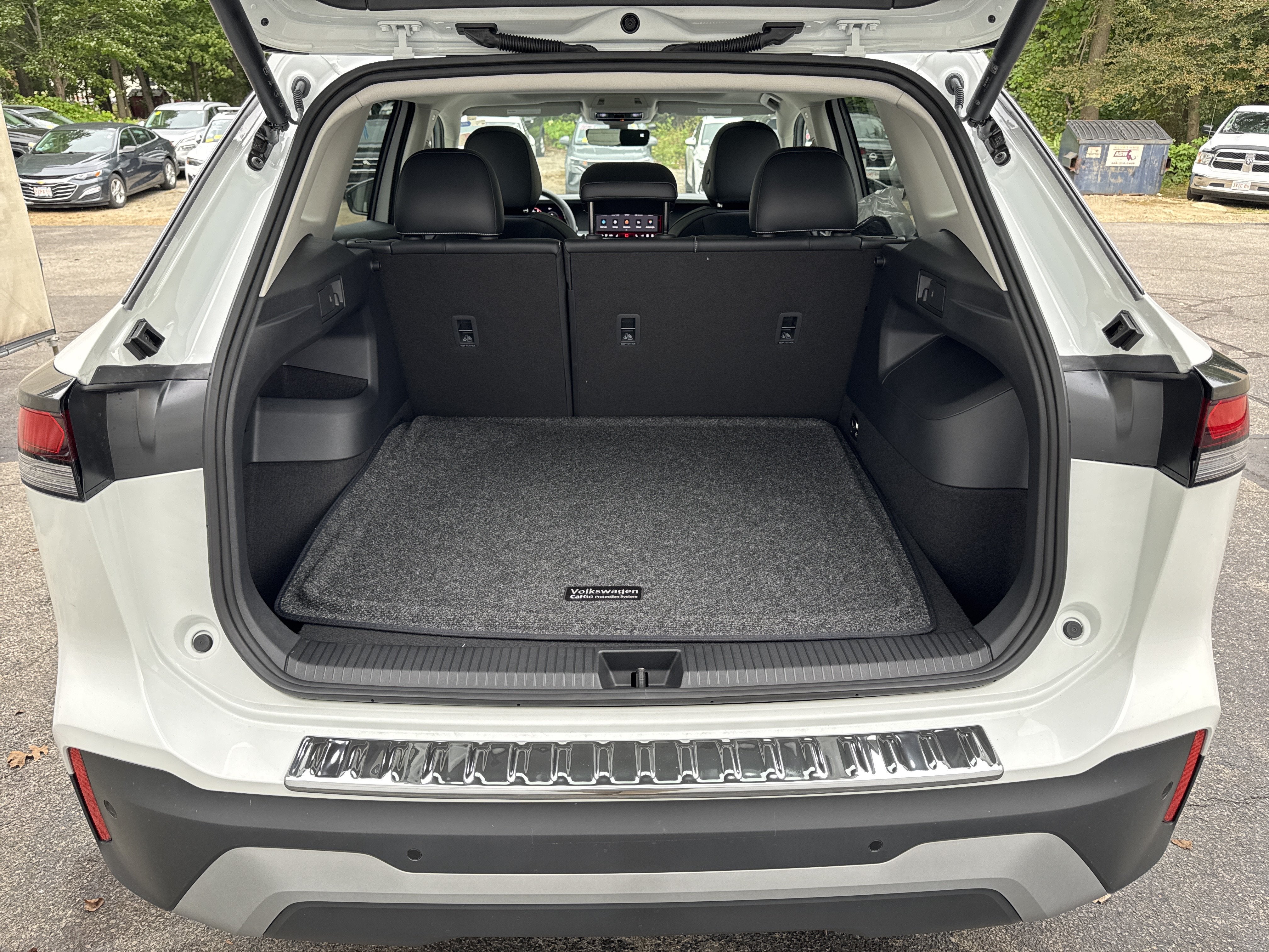 2026 Volkswagen Tiguan SE w/panoramic sunroof