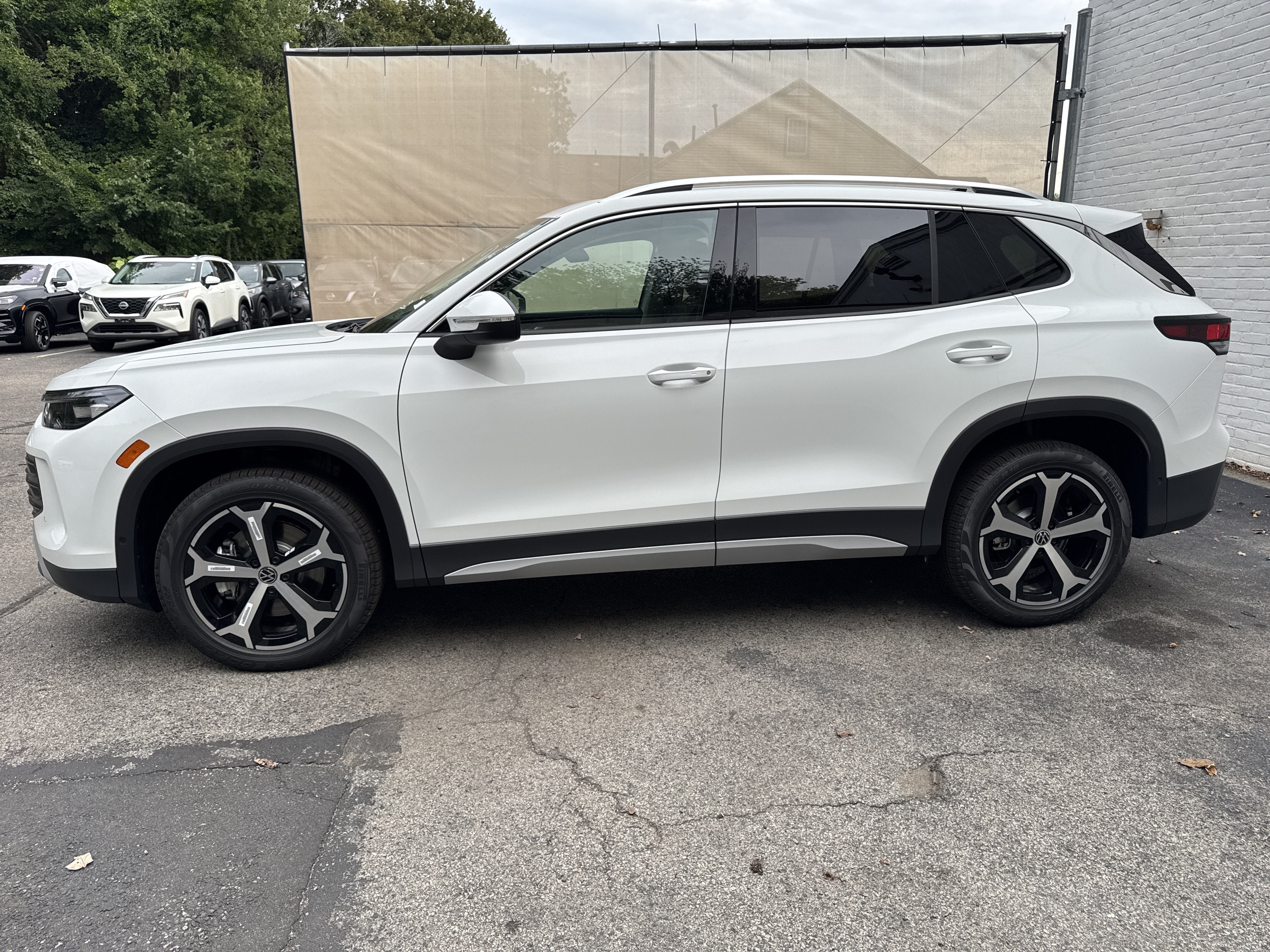 2026 Volkswagen Tiguan SE w/panoramic sunroof