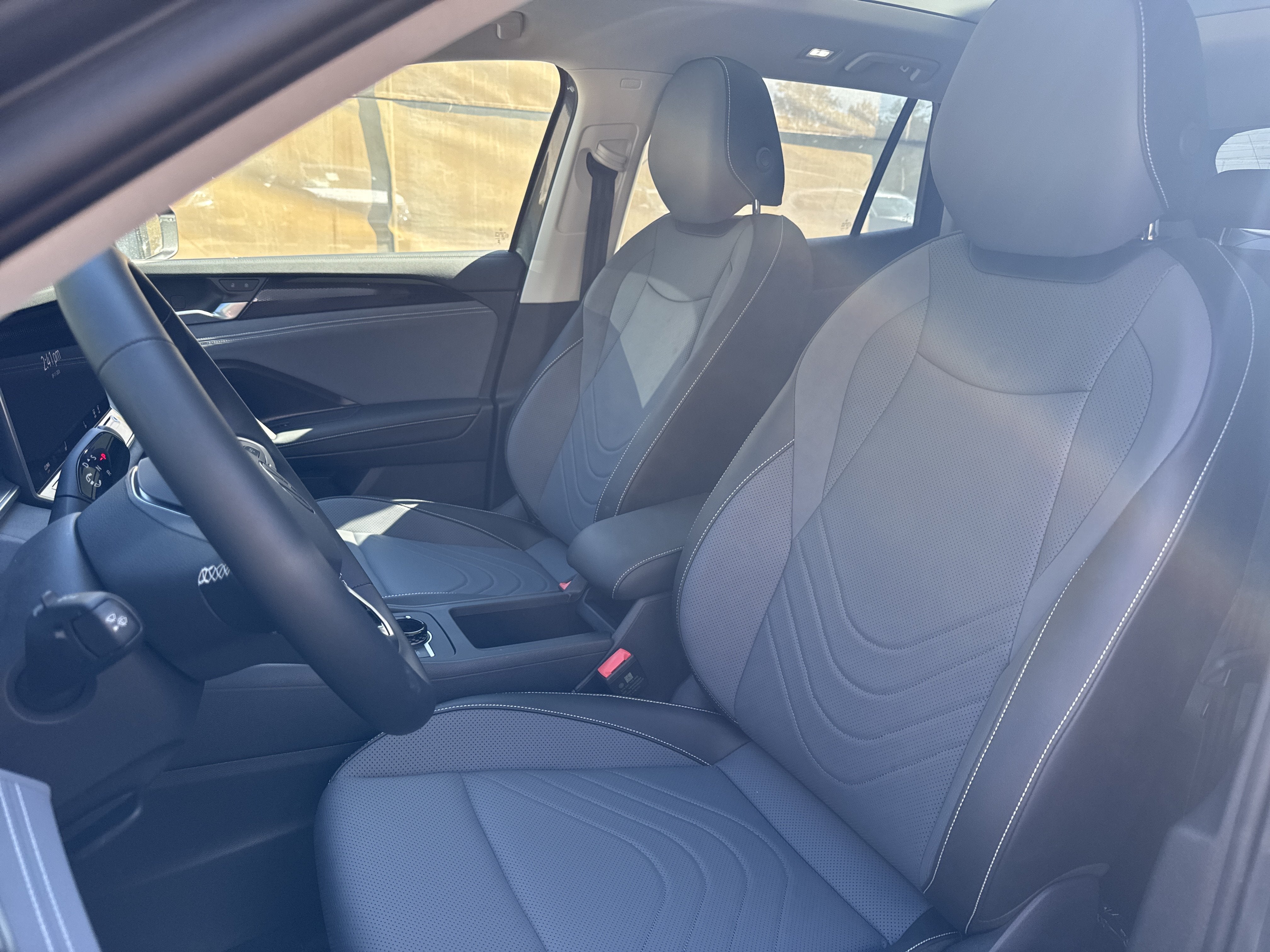 2026 Volkswagen Tiguan SE w/panoramic sunroof