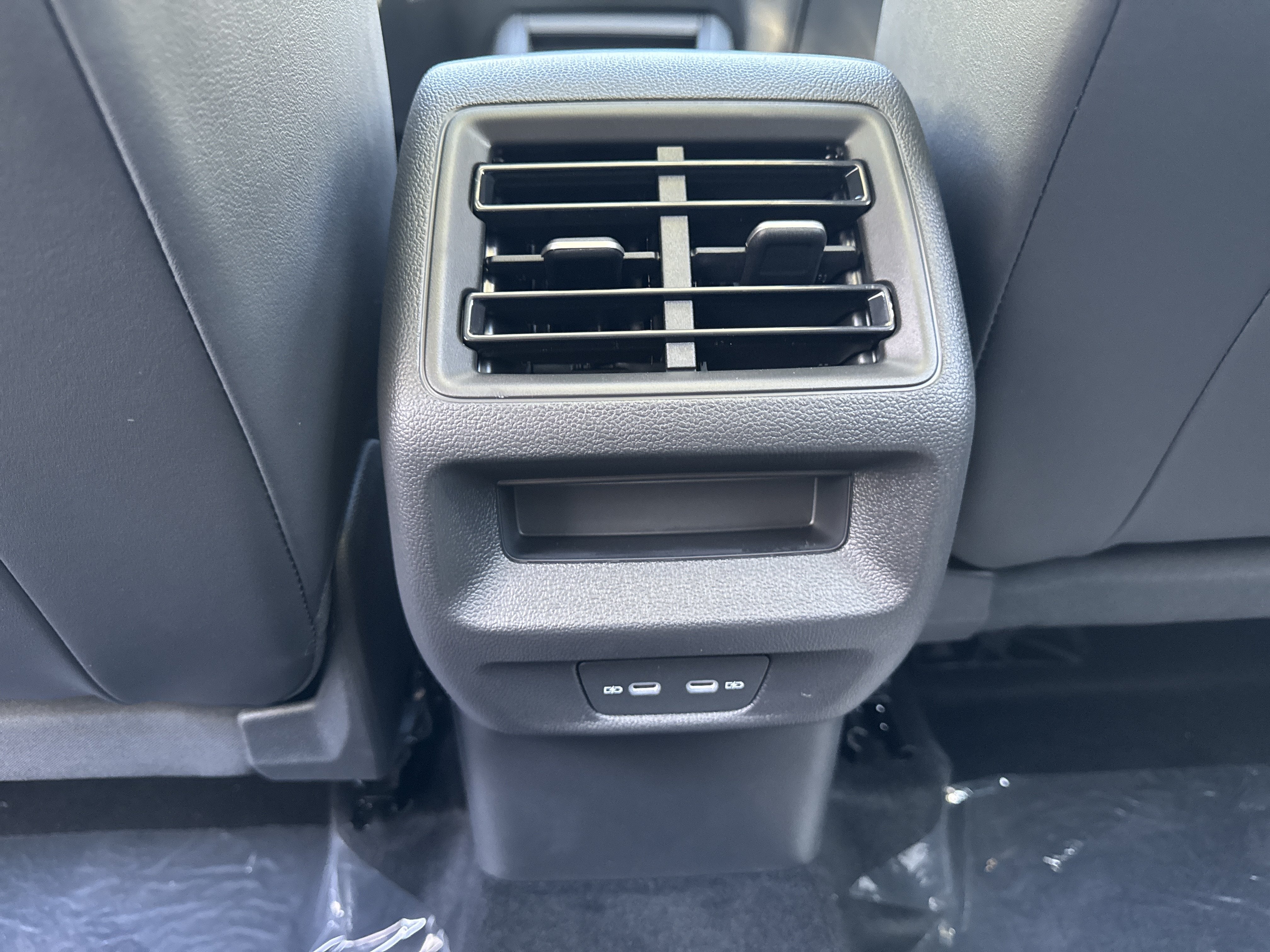 2026 Volkswagen Tiguan SE w/panoramic sunroof