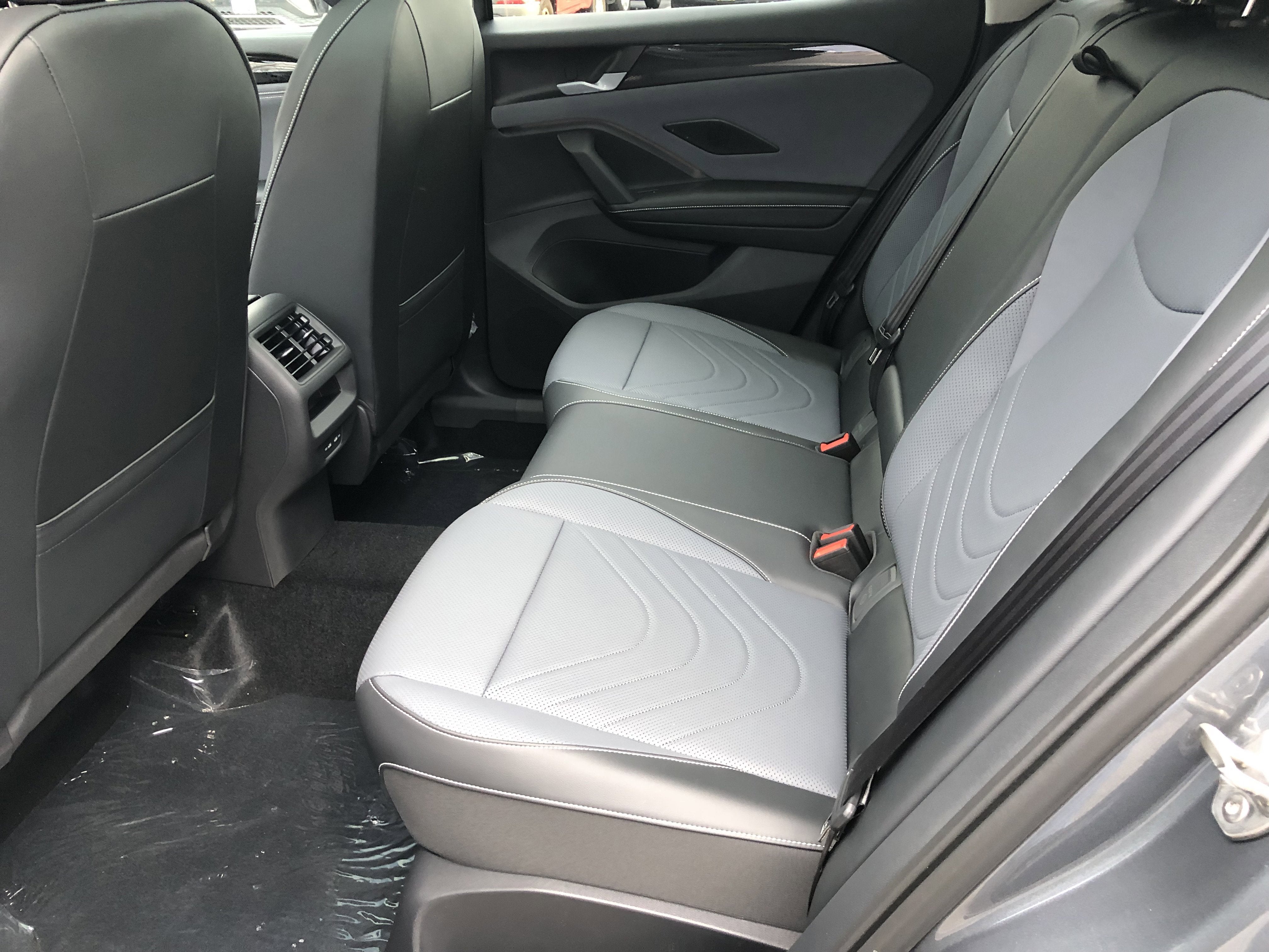 2026 Volkswagen Tiguan SE w/panoramic sunroof