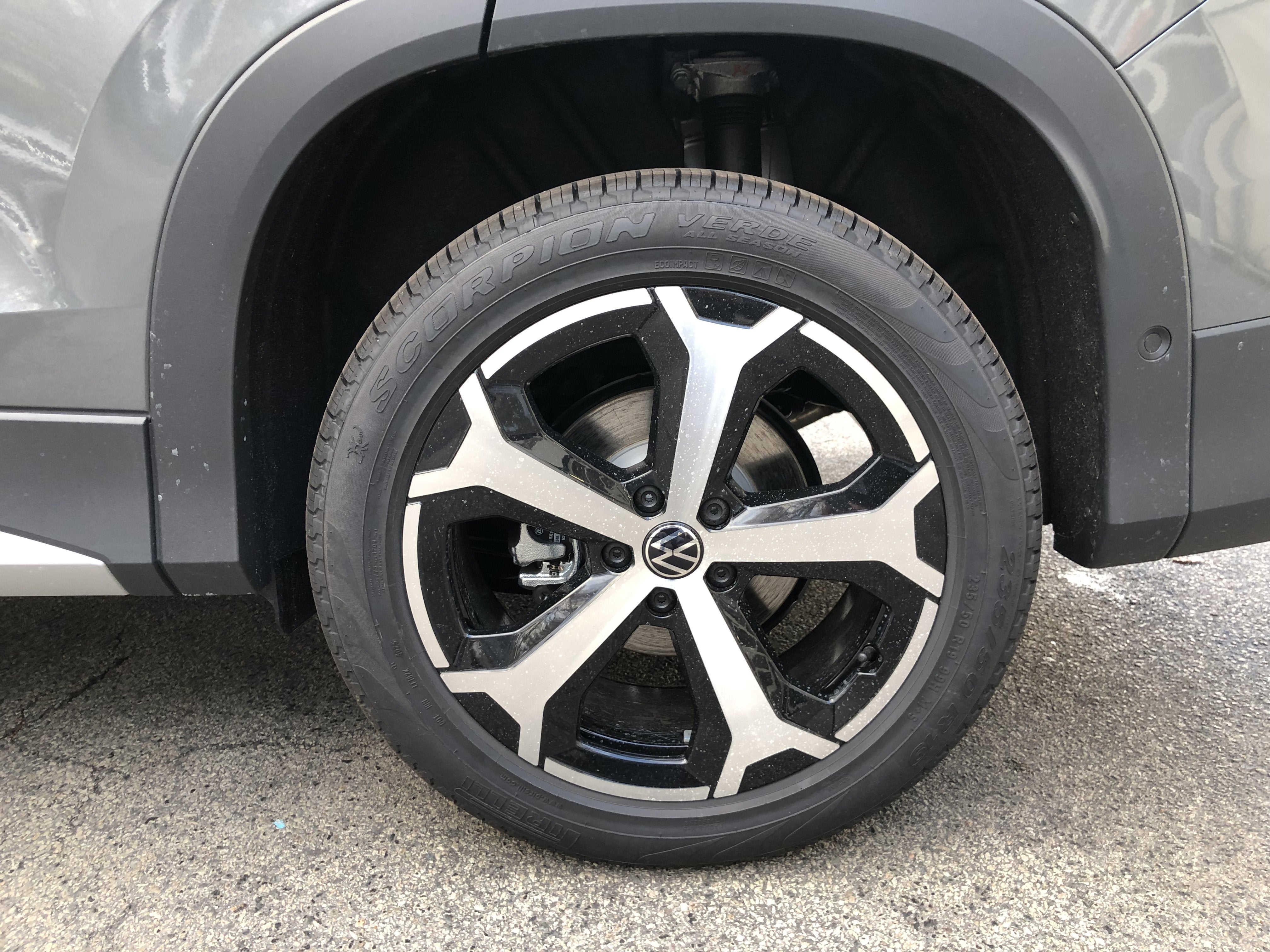 2026 Volkswagen Tiguan SE w/panoramic sunroof