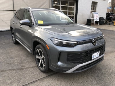 2026 Volkswagen Tiguan SE w/panoramic sunroof