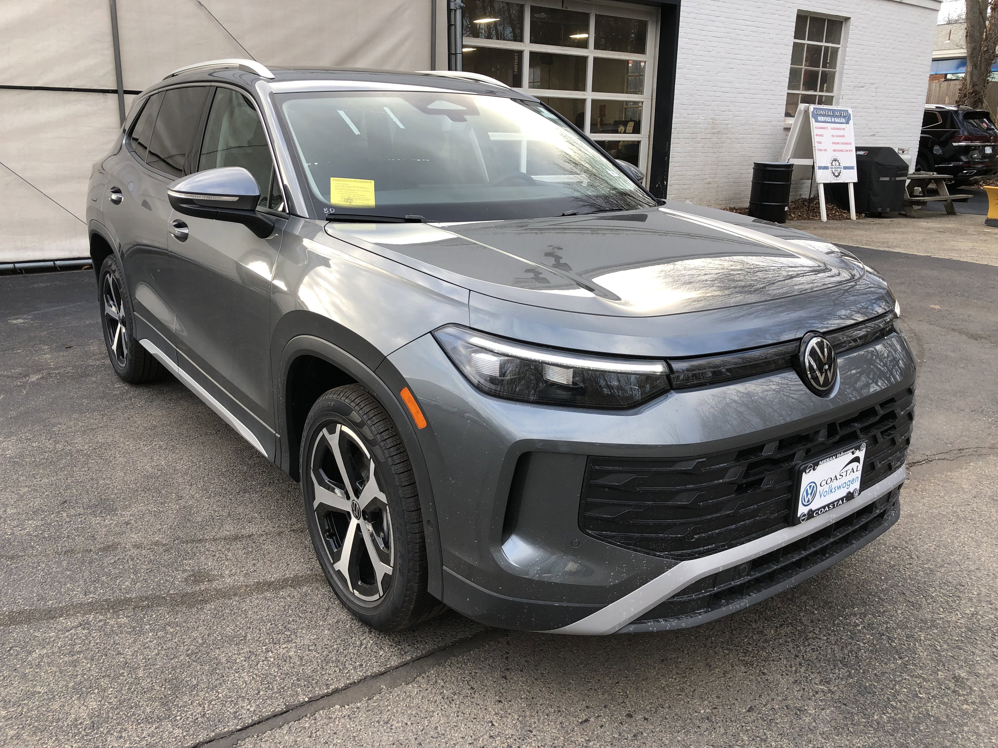 2026 Volkswagen Tiguan SE w/panoramic sunroof