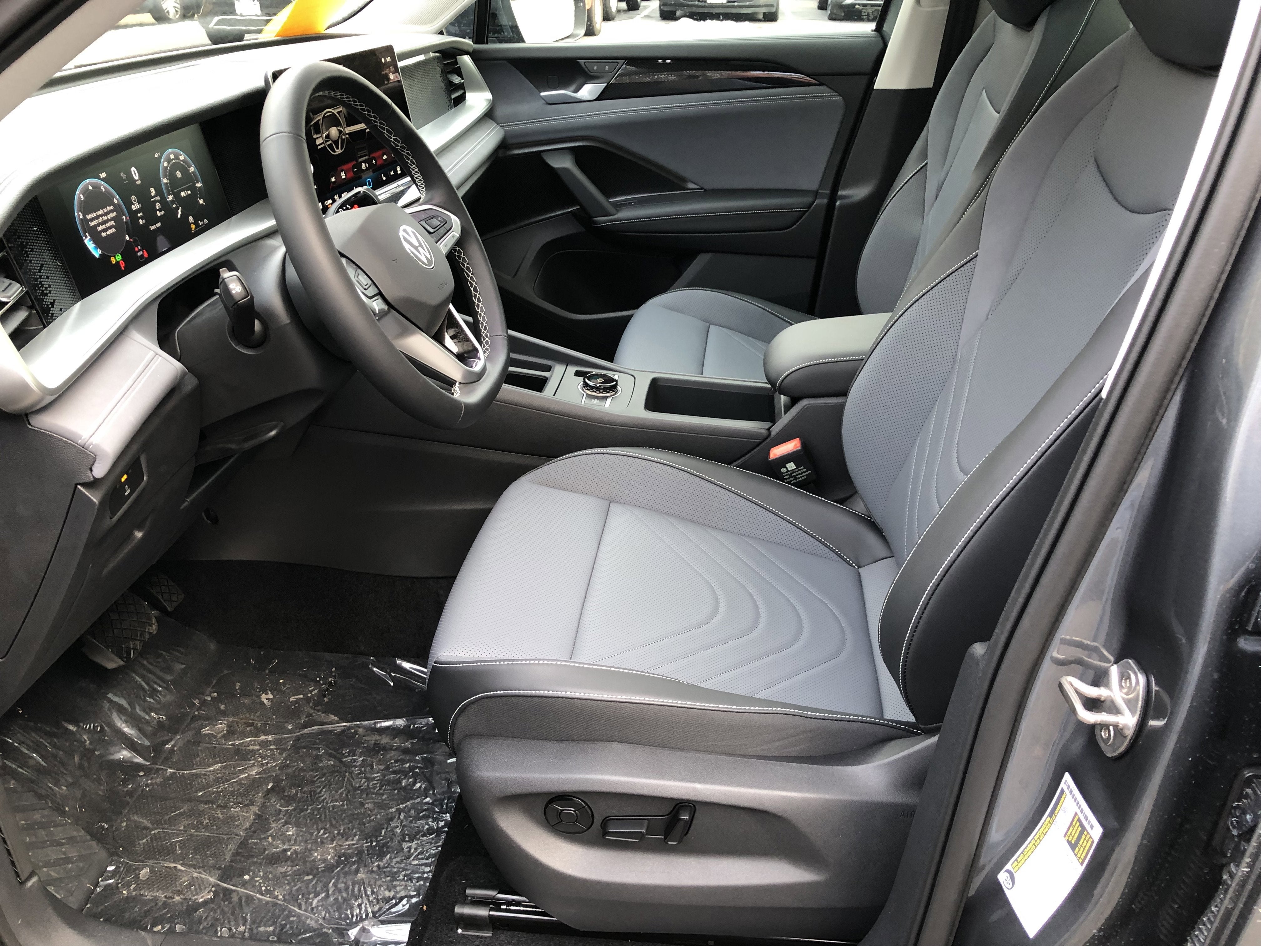 2026 Volkswagen Tiguan SE w/panoramic sunroof