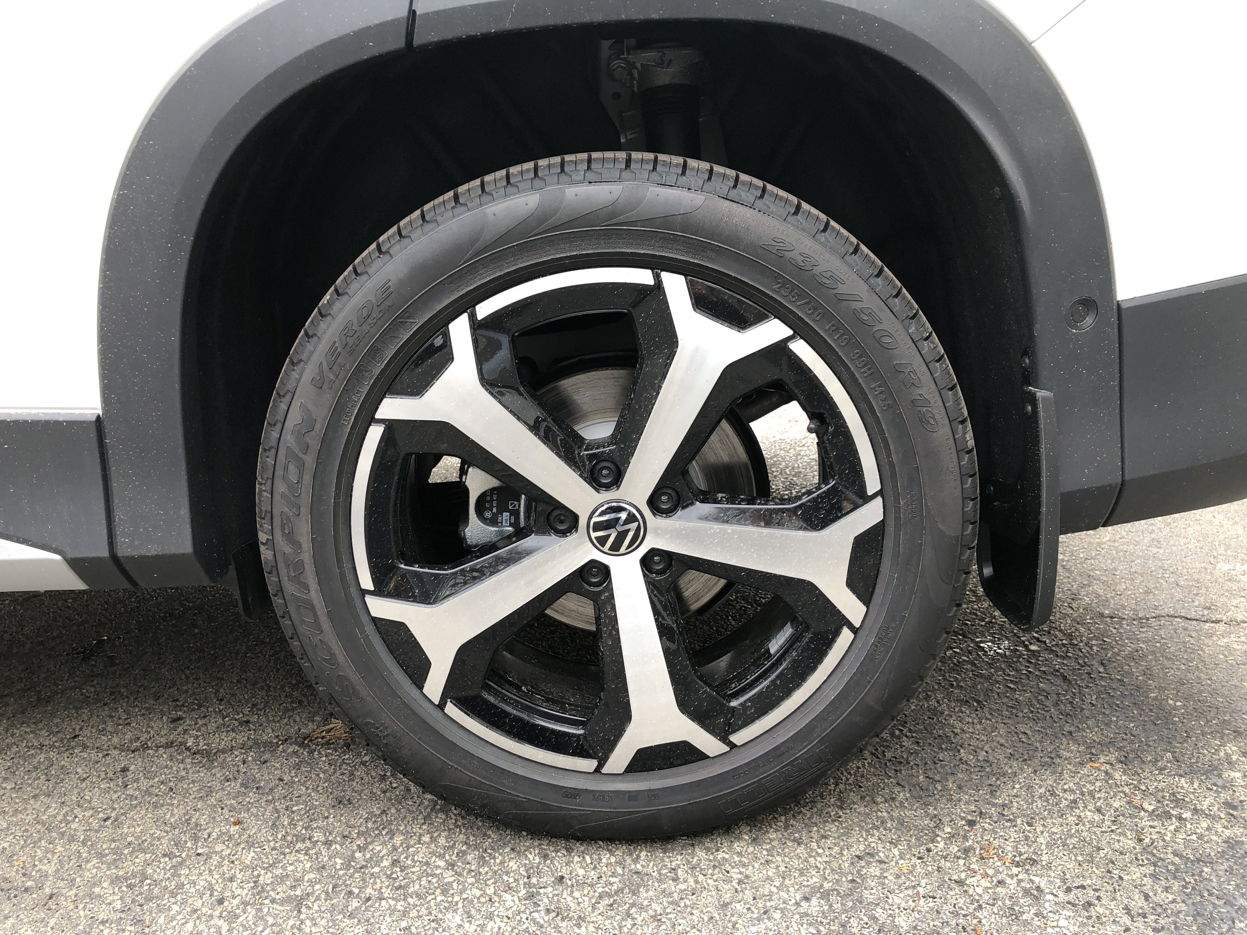 2026 Volkswagen Tiguan SE w/panoramic sunroof