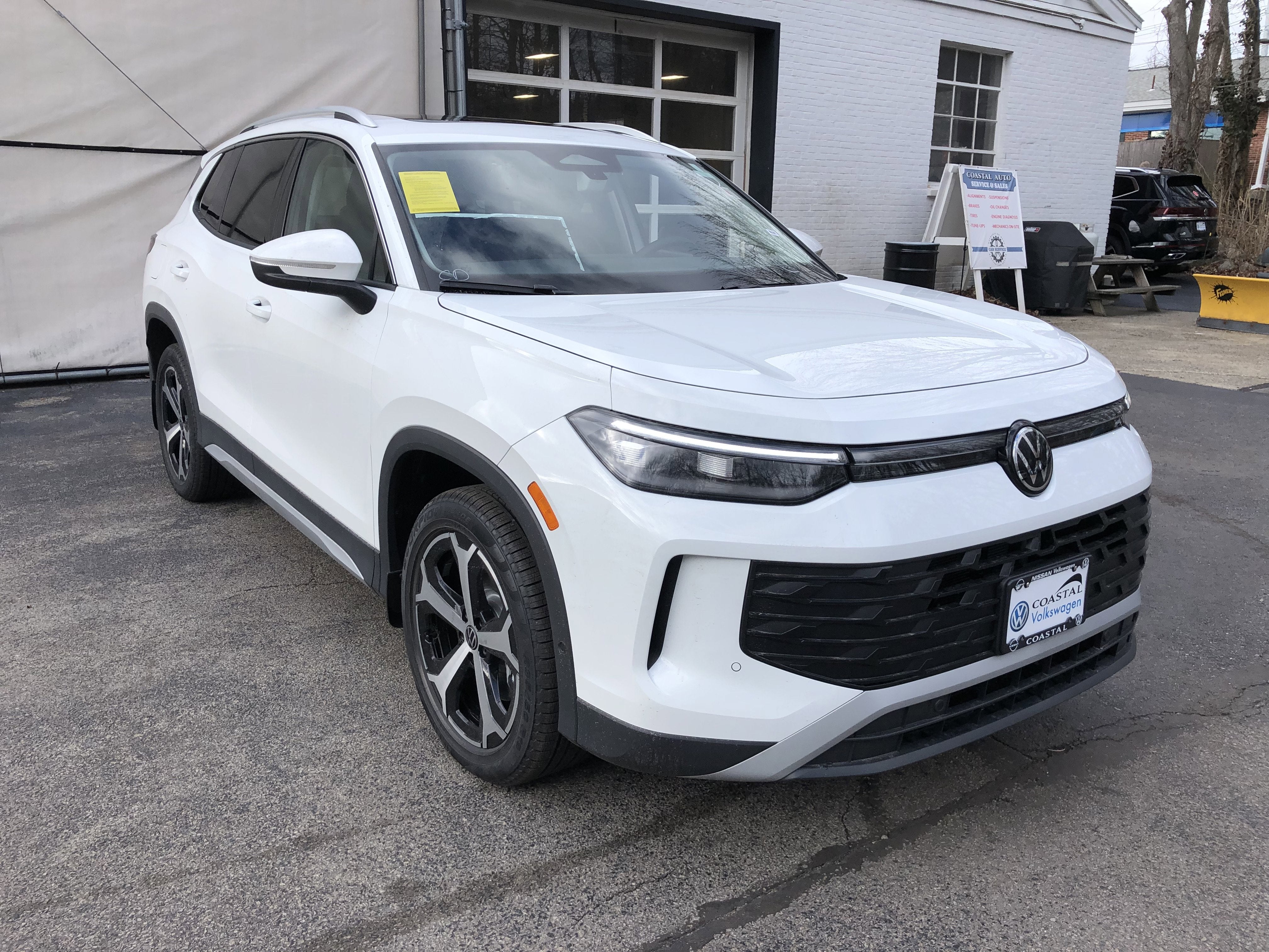 2026 Volkswagen Tiguan SE w/panoramic sunroof