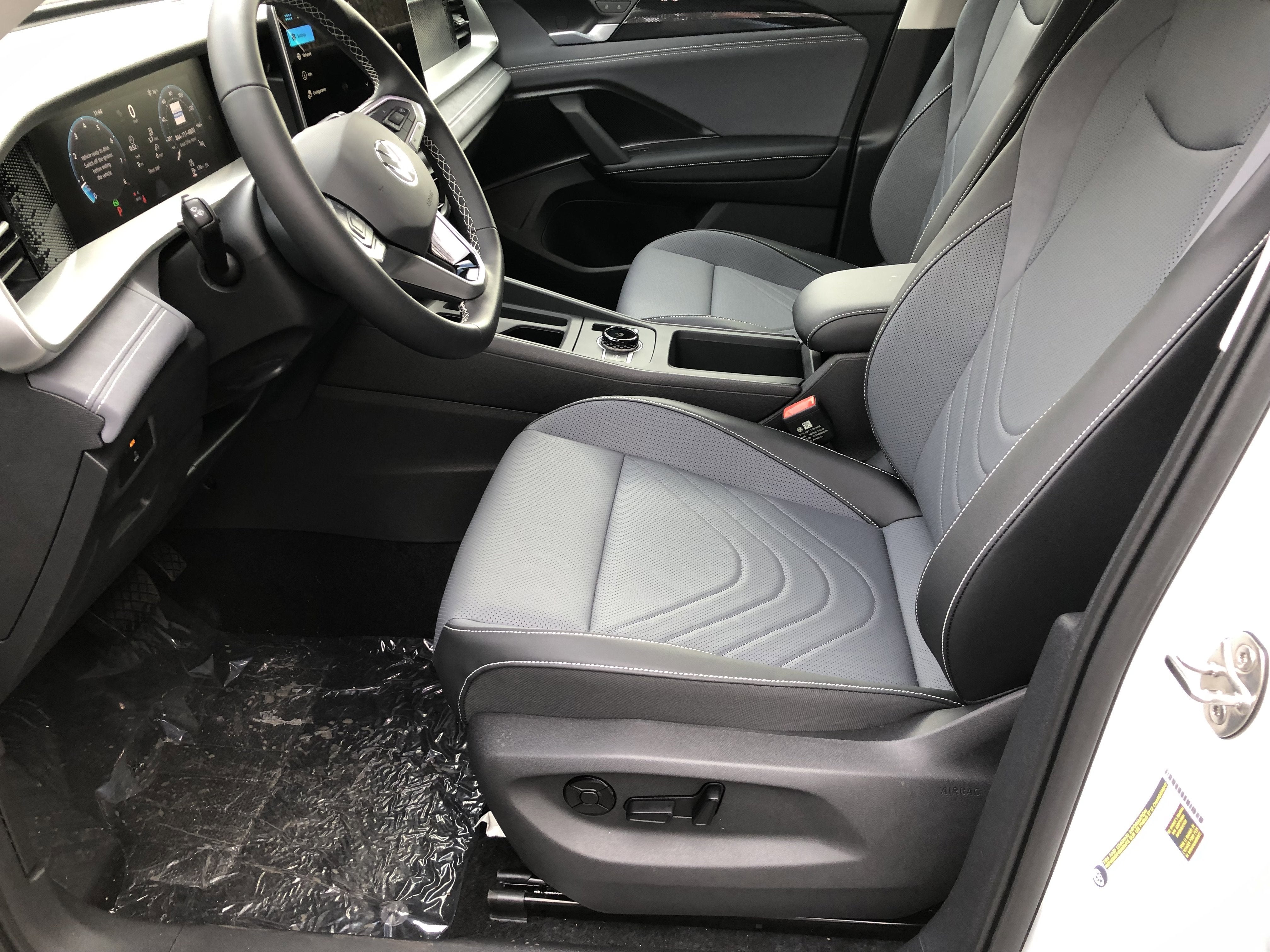 2026 Volkswagen Tiguan SE w/panoramic sunroof