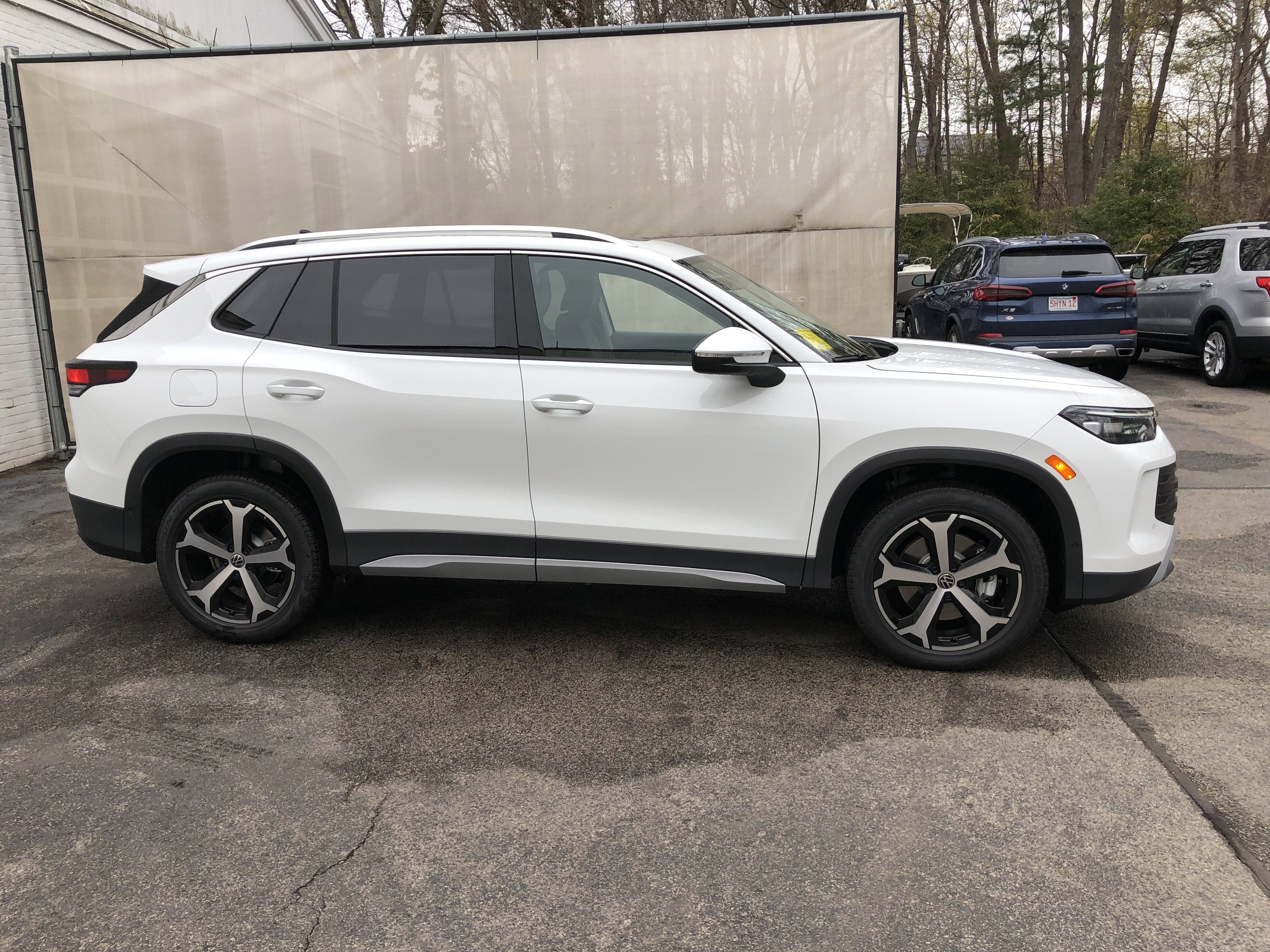 2026 Volkswagen Tiguan SE w/panoramic sunroof