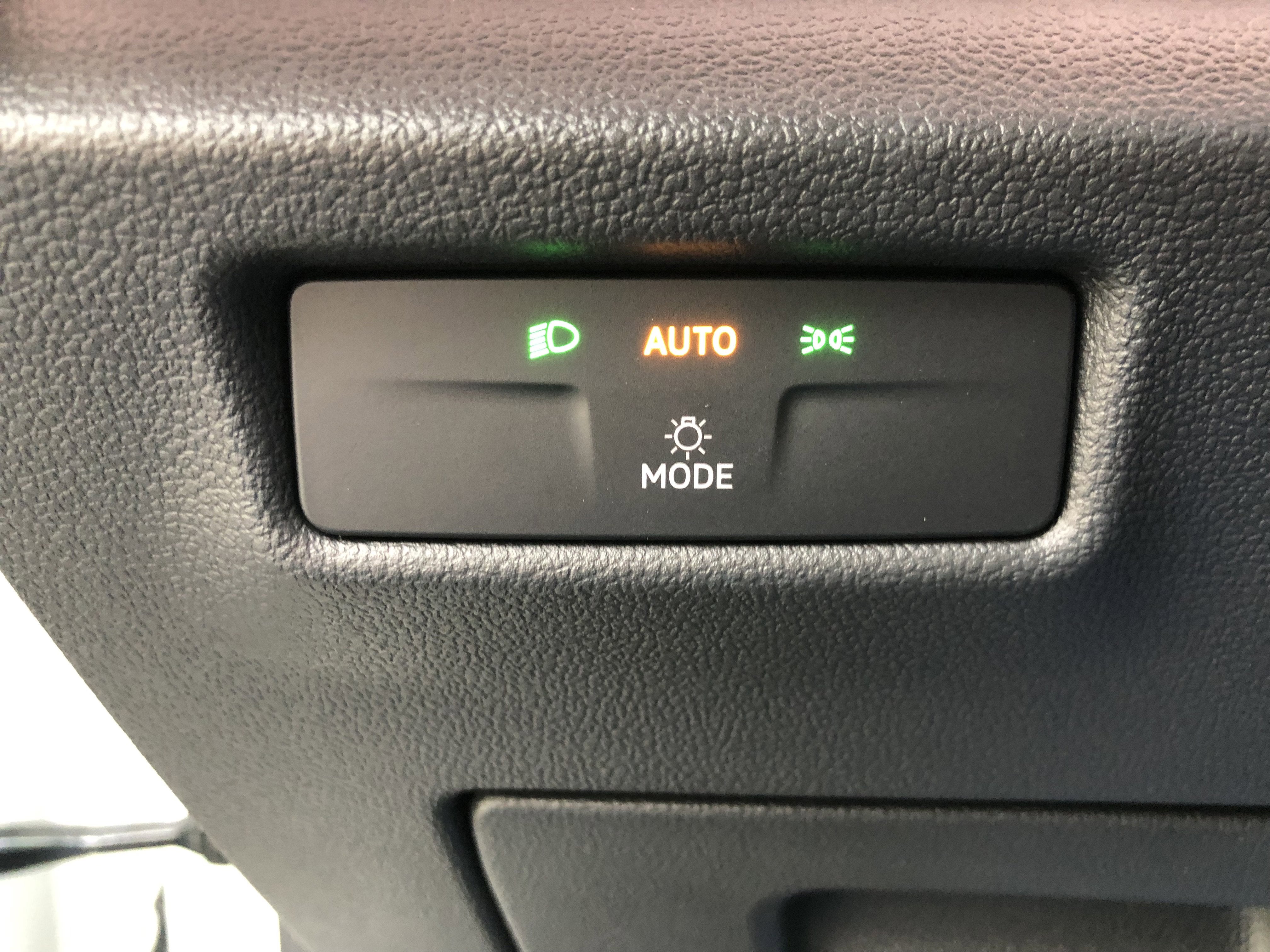 2026 Volkswagen Tiguan SE w/panoramic sunroof