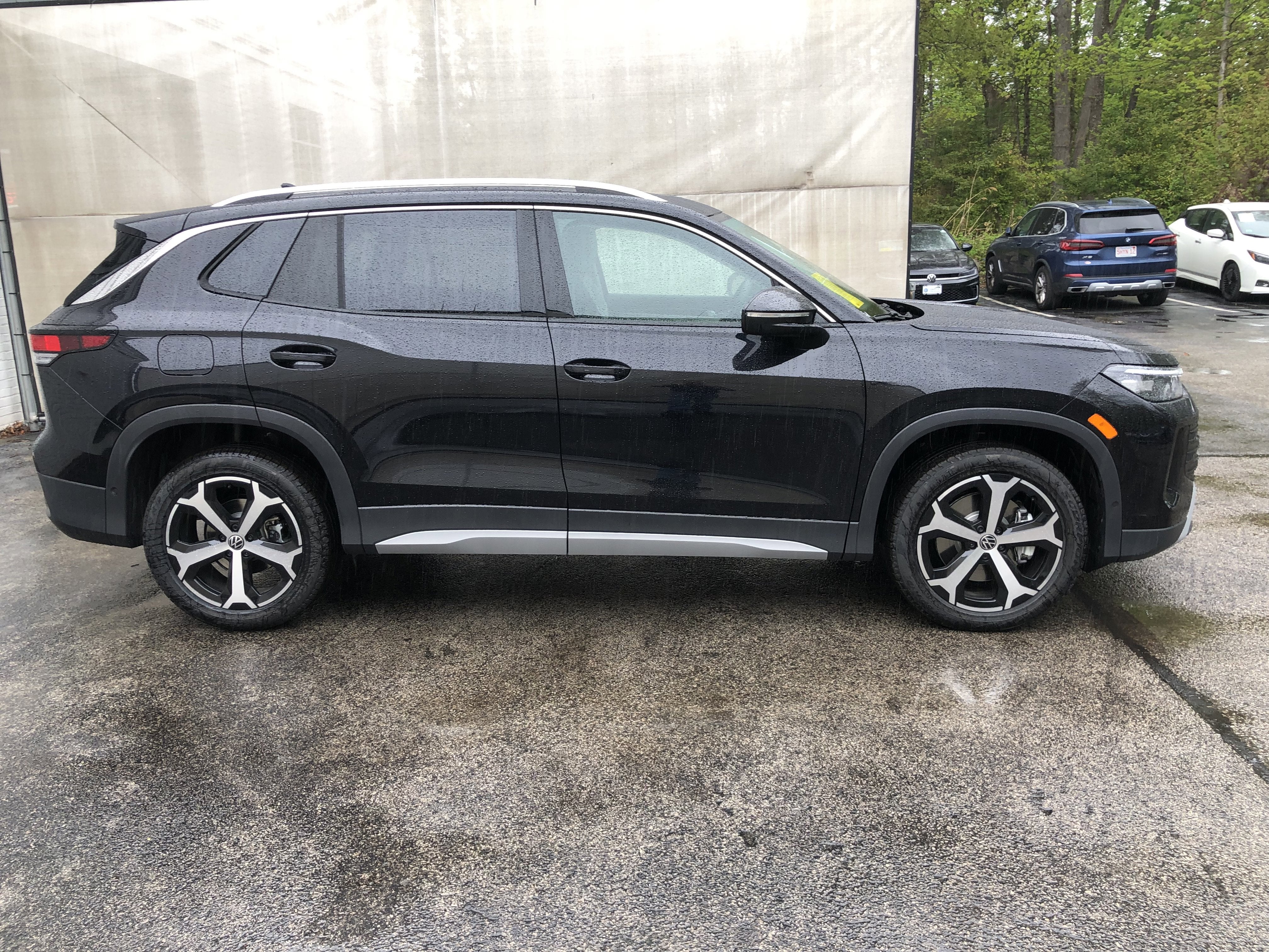 2026 Volkswagen Tiguan SE w/panoramic sunroof
