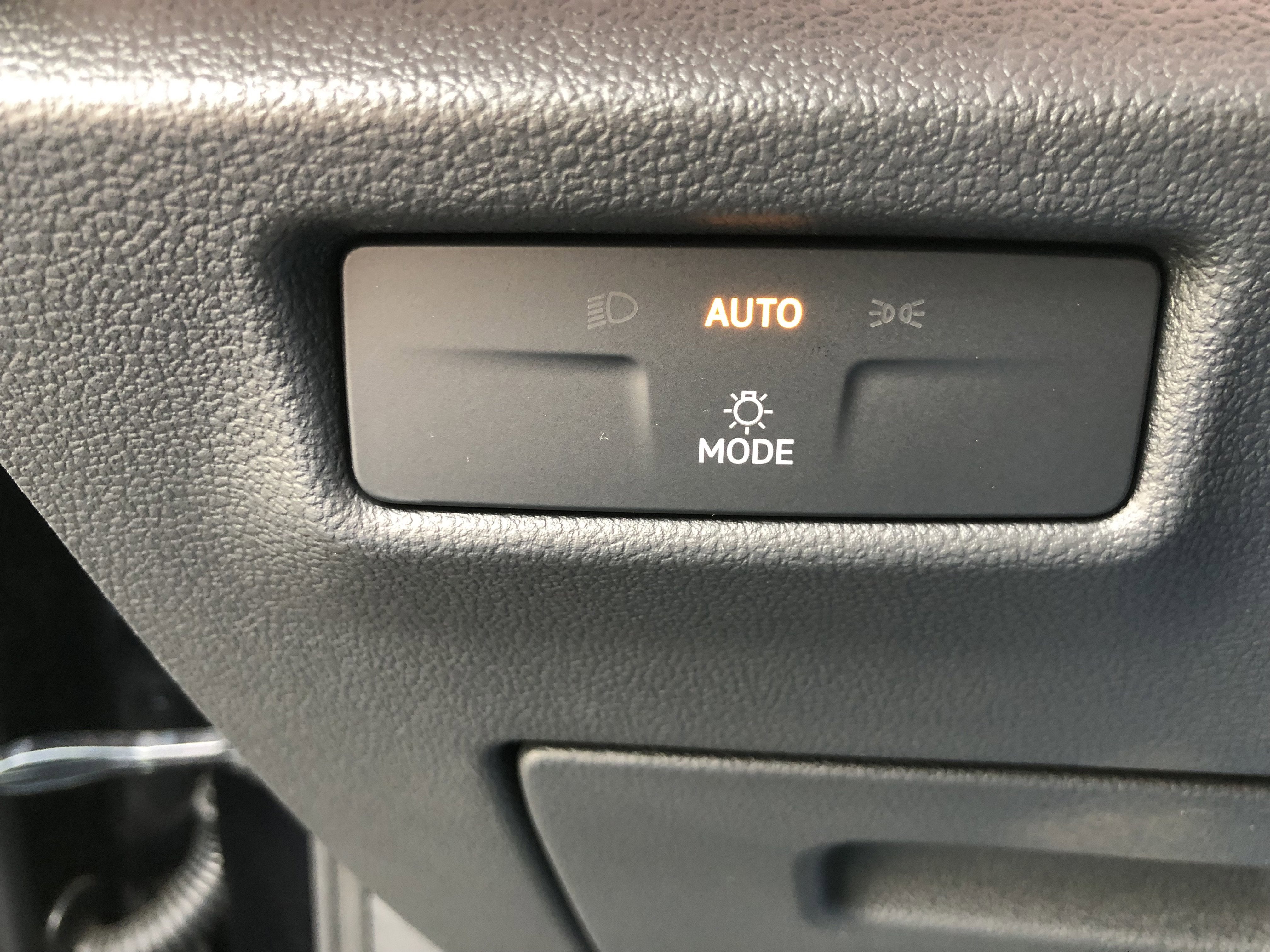 2026 Volkswagen Tiguan SE w/panoramic sunroof
