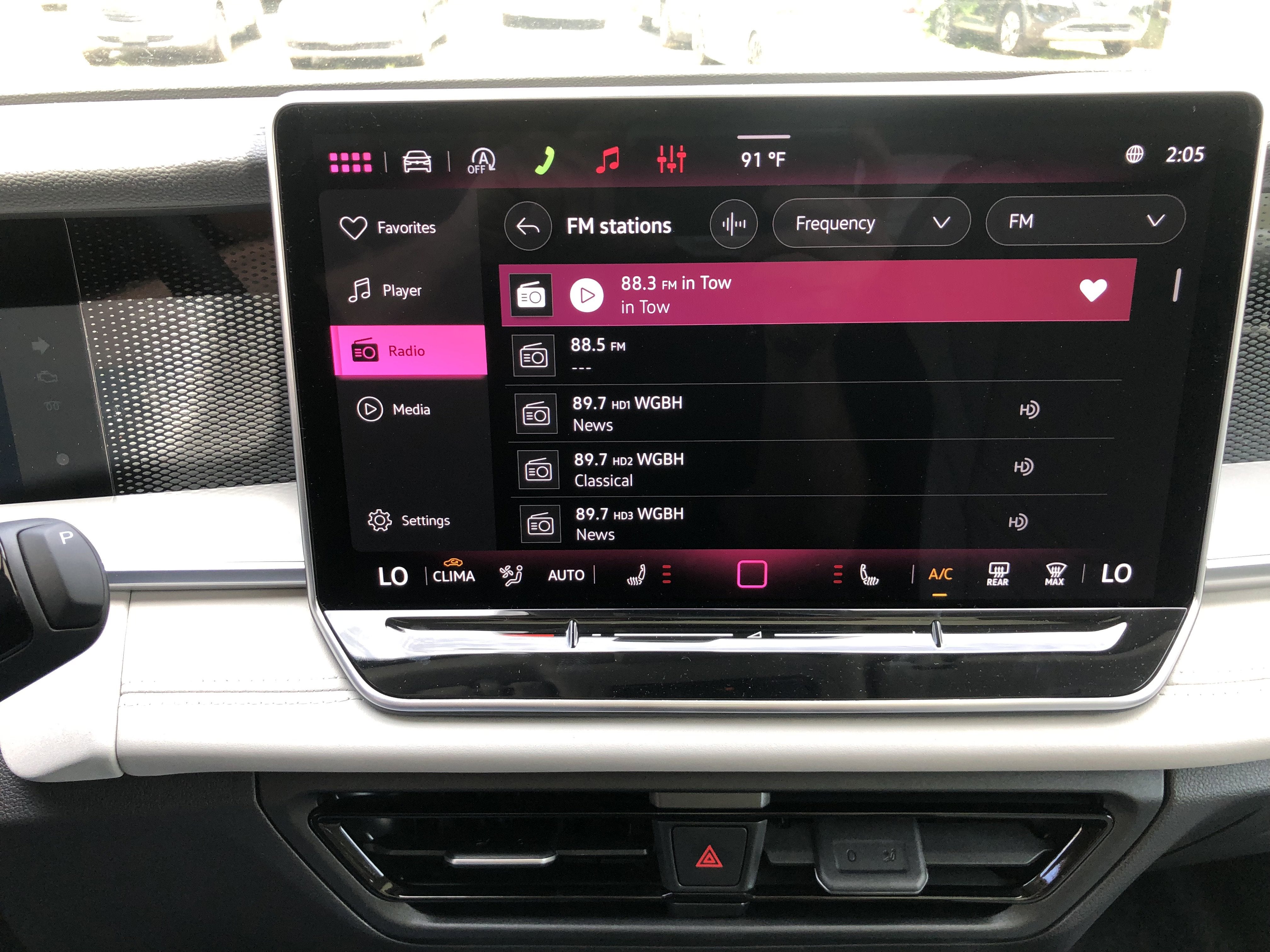 2026 Volkswagen Tiguan SE w/panoramic sunroof