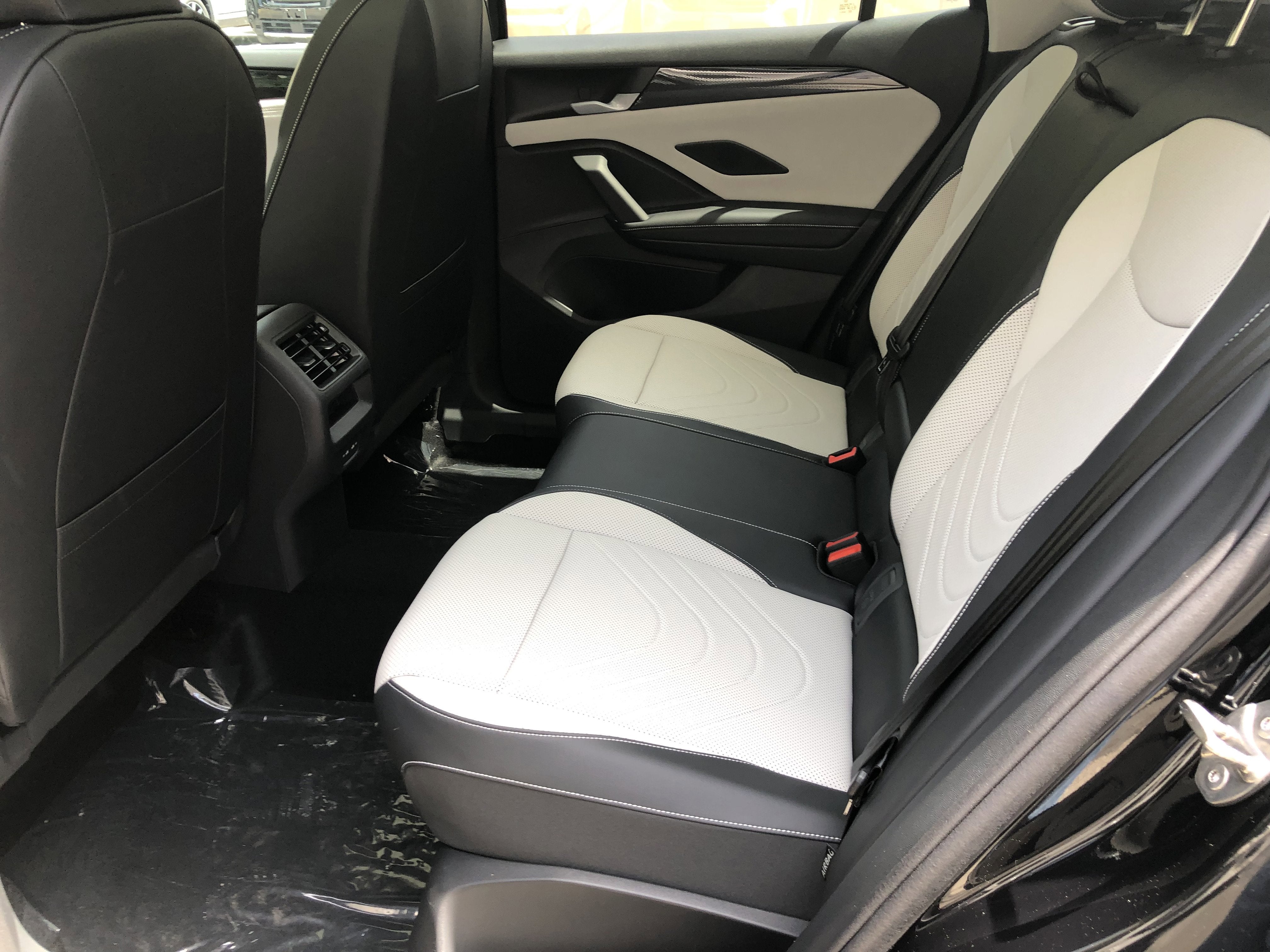 2026 Volkswagen Tiguan SE w/panoramic sunroof