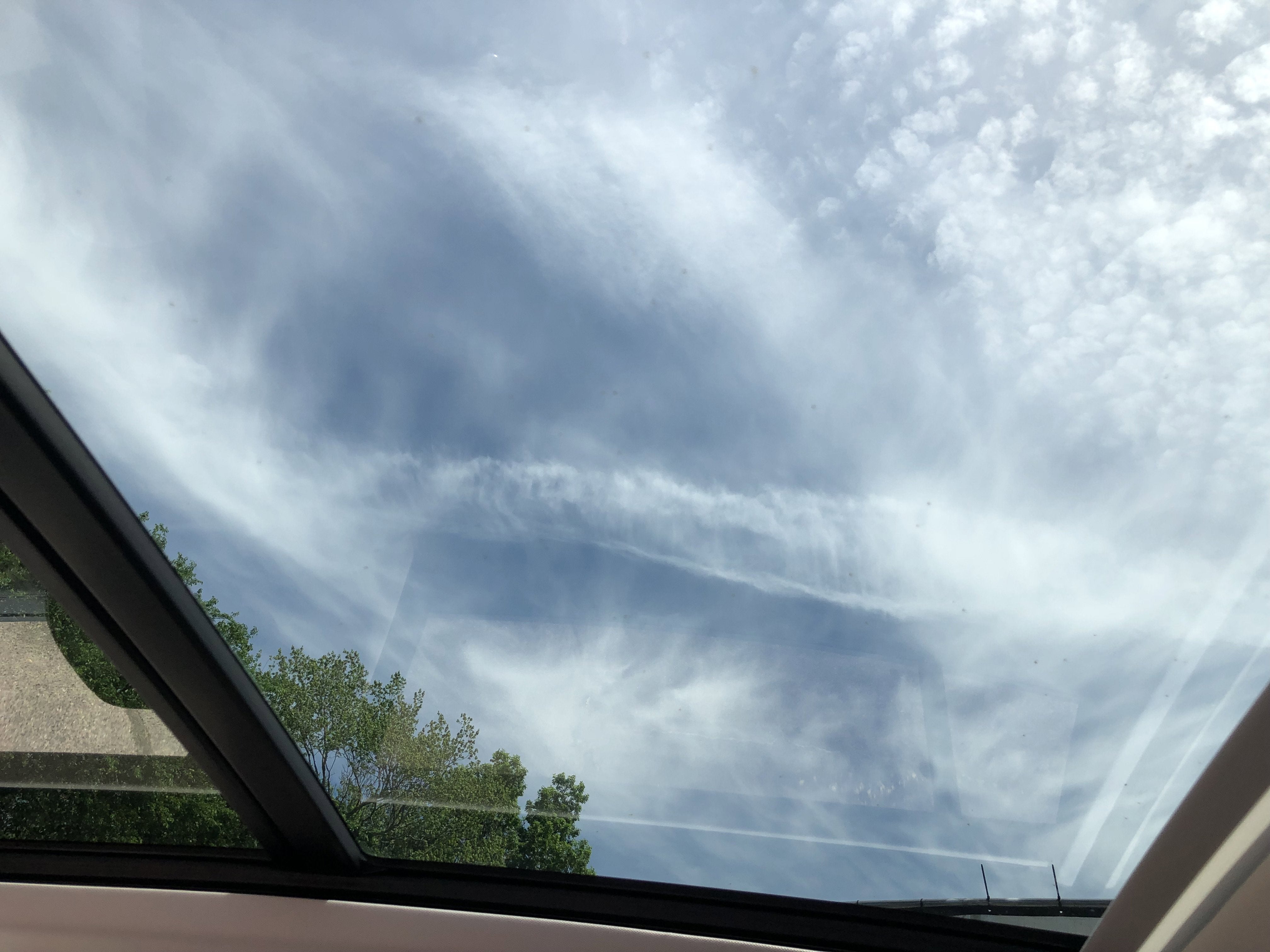 2026 Volkswagen Tiguan SE w/panoramic sunroof
