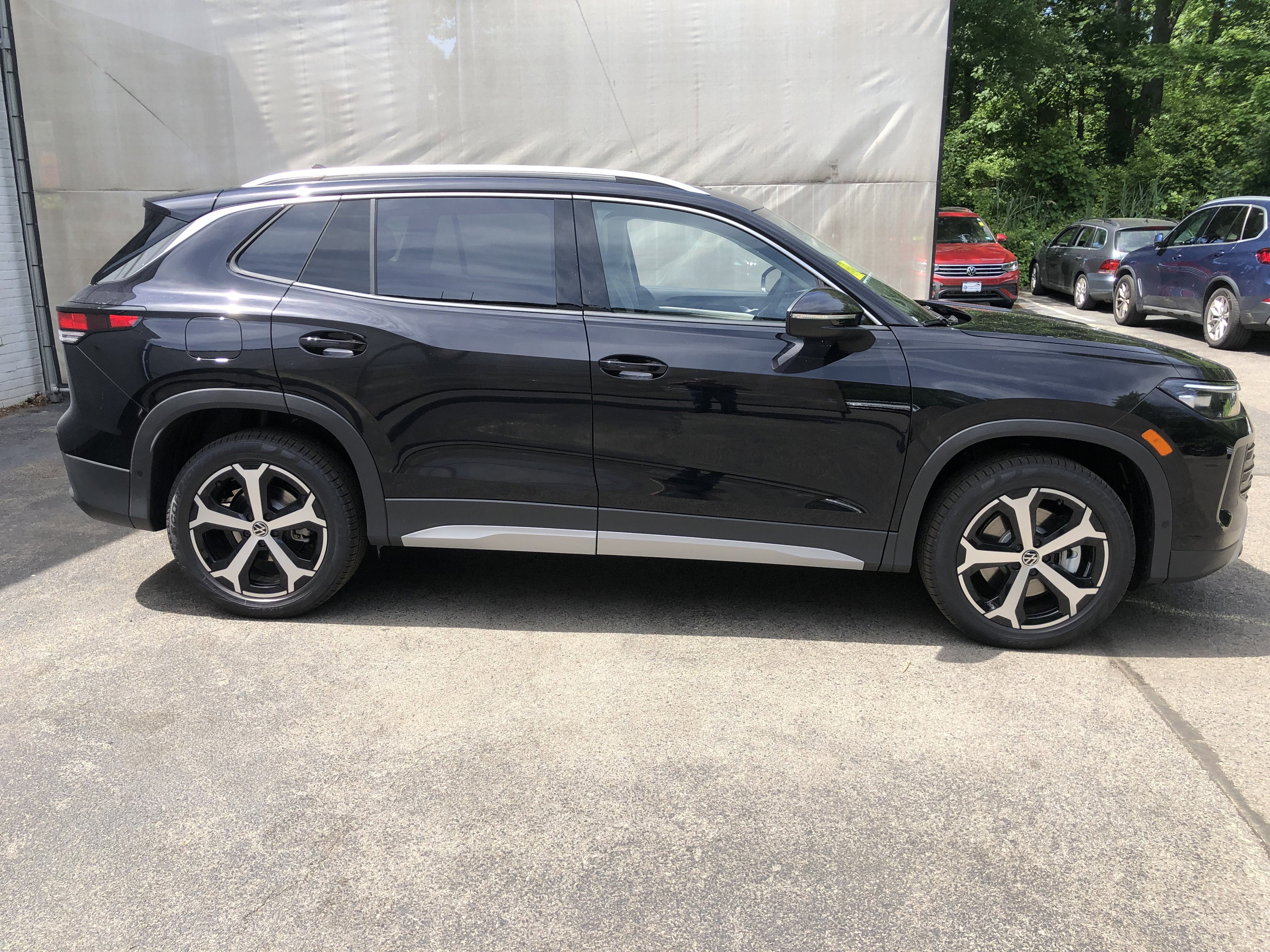 2026 Volkswagen Tiguan SE w/panoramic sunroof