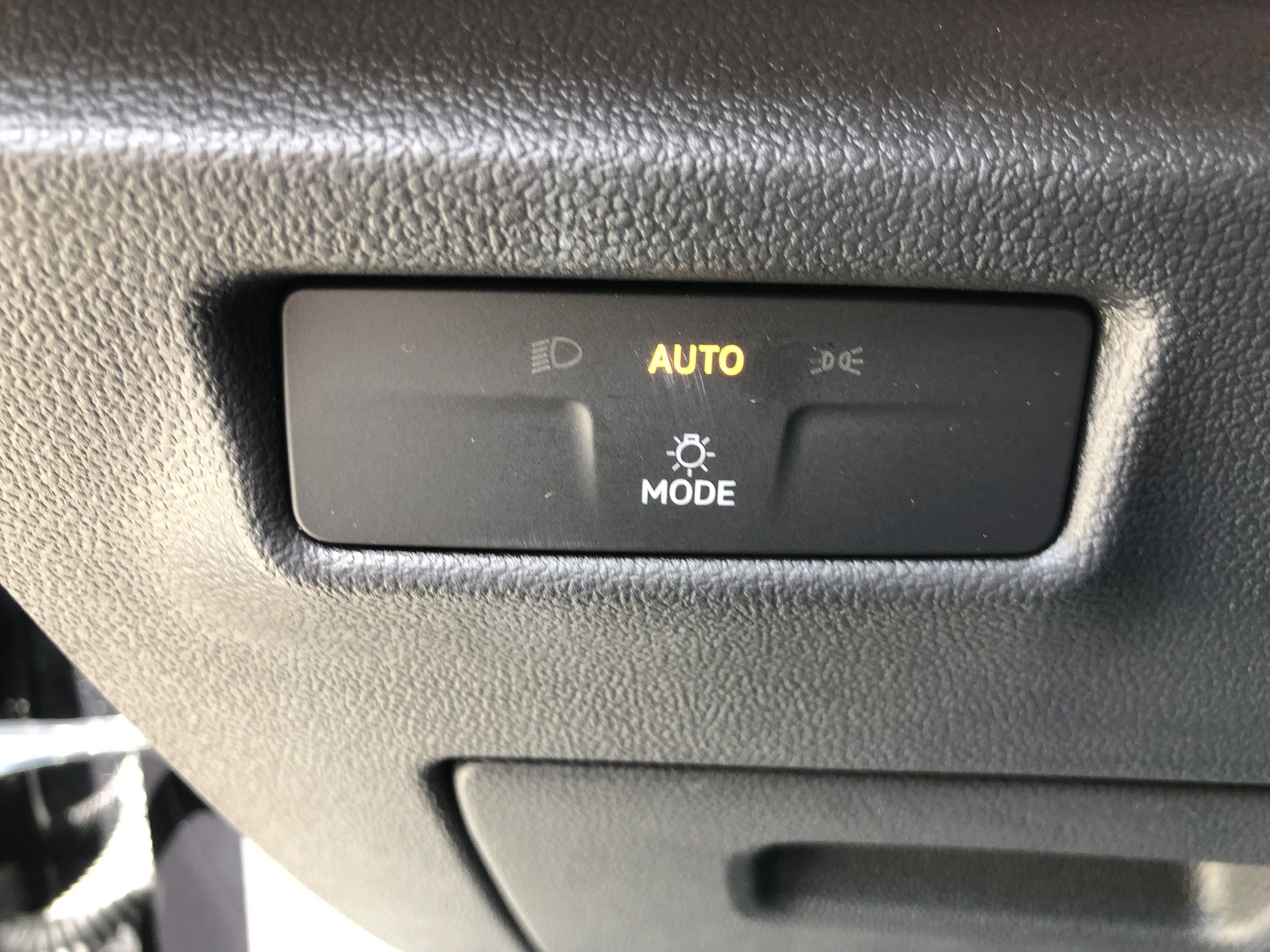 2026 Volkswagen Tiguan SE w/panoramic sunroof