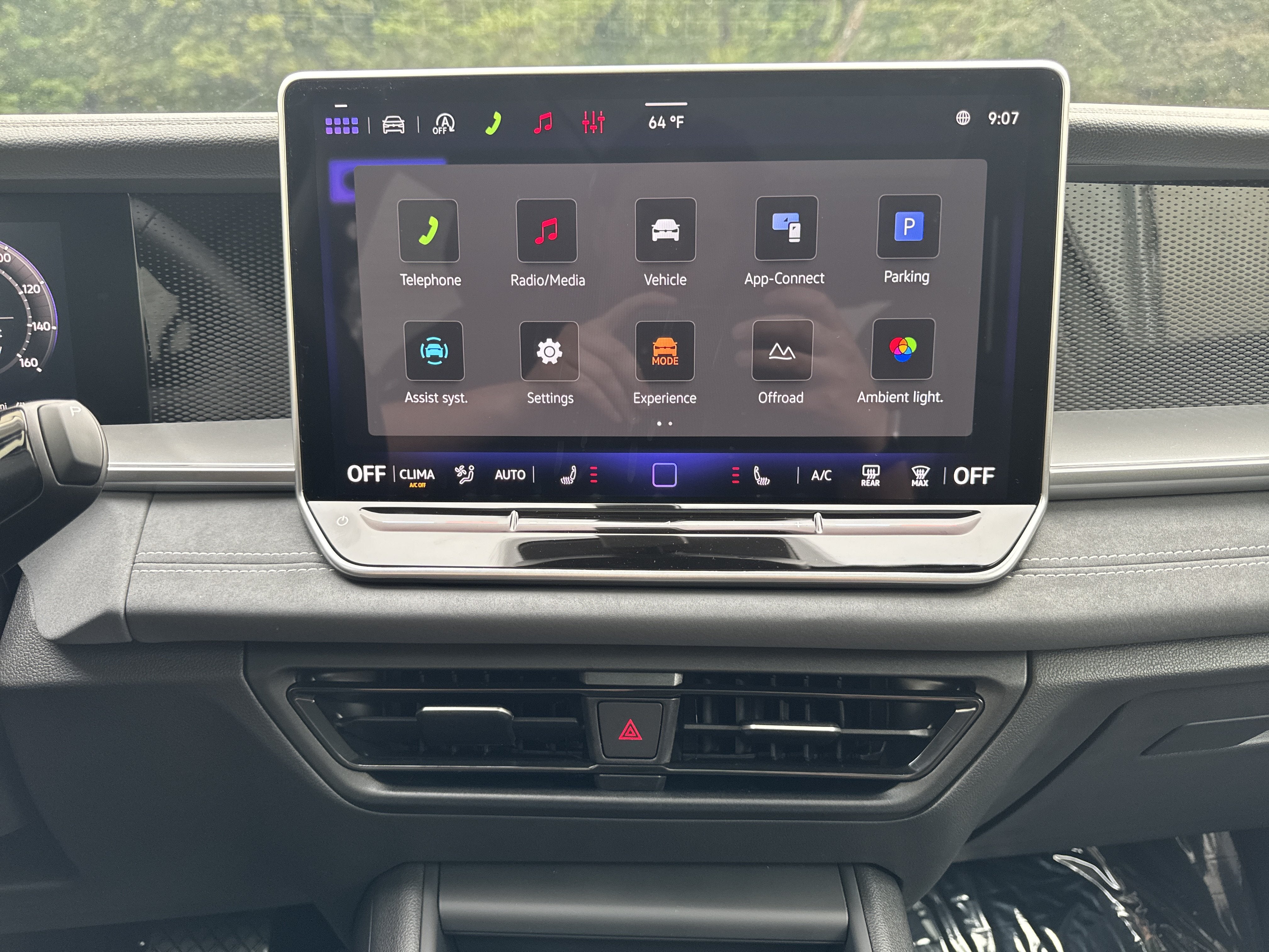 2026 Volkswagen Tiguan SE w/panoramic sunroof