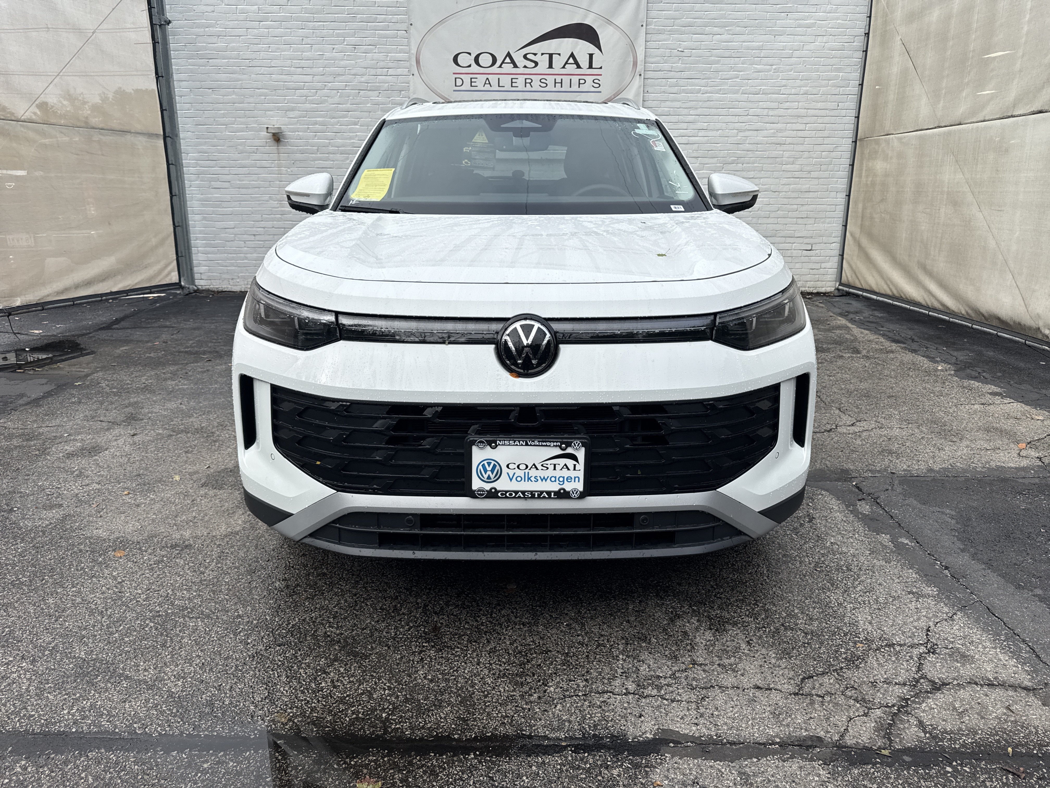 2026 Volkswagen Tiguan SE w/panoramic sunroof