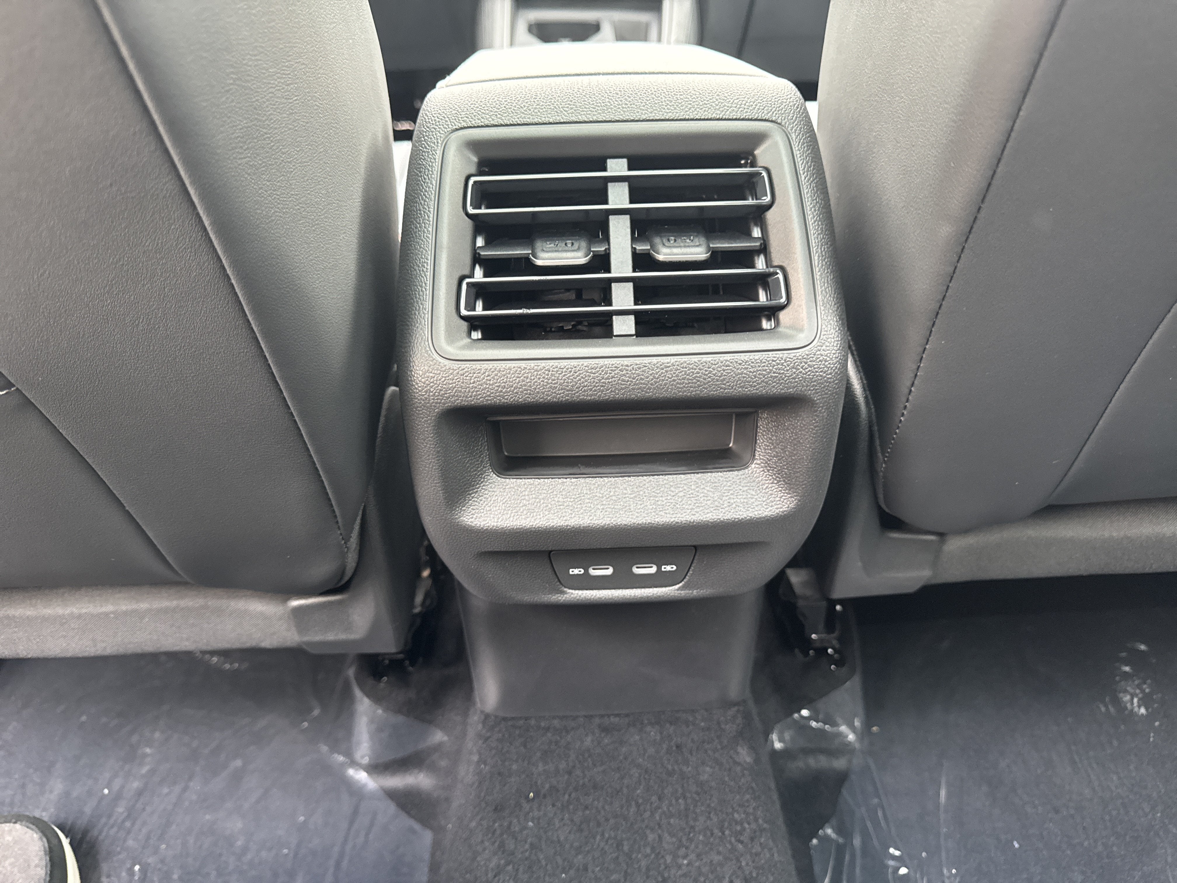 2026 Volkswagen Tiguan SE w/panoramic sunroof