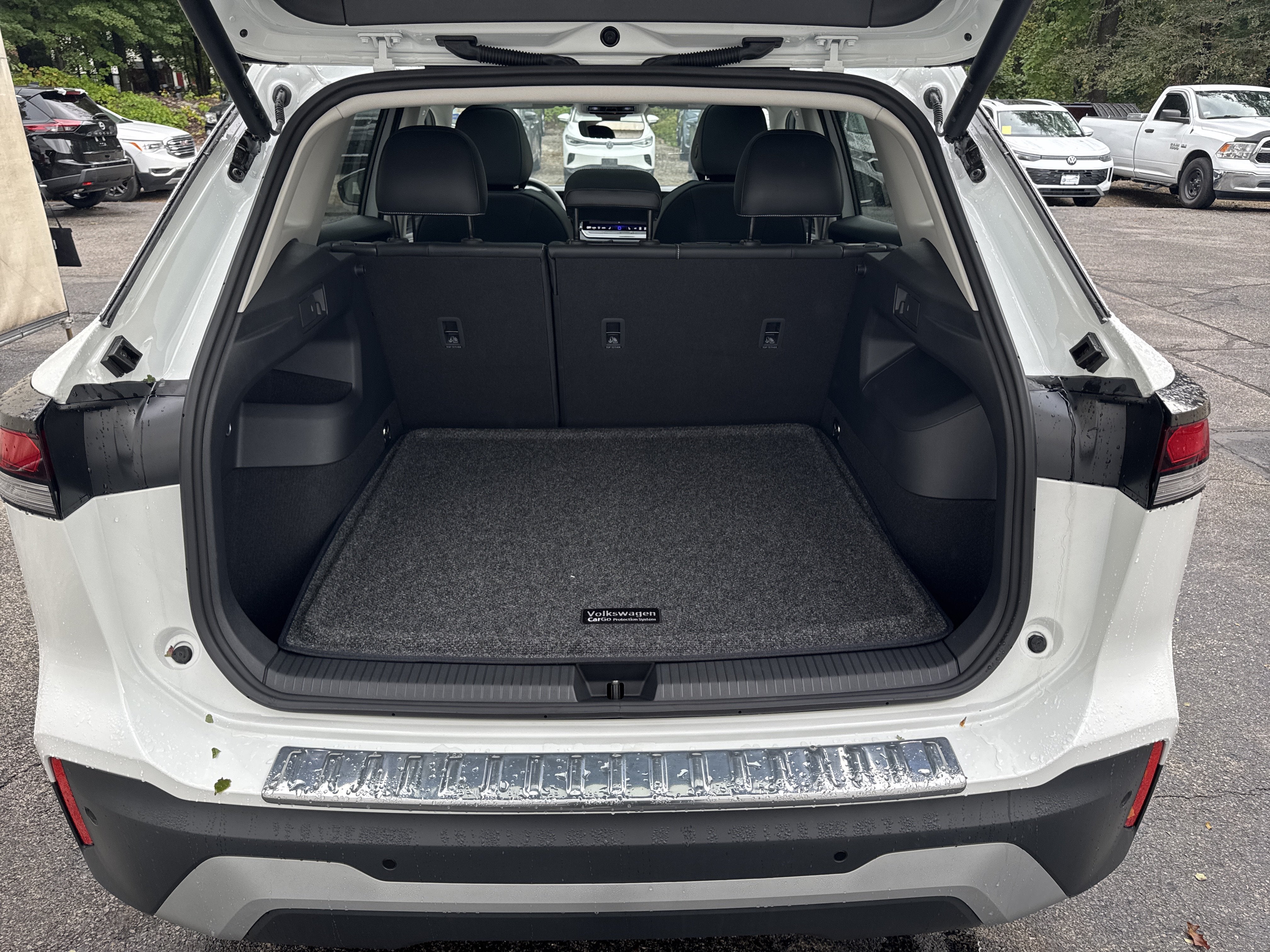 2026 Volkswagen Tiguan SE w/panoramic sunroof