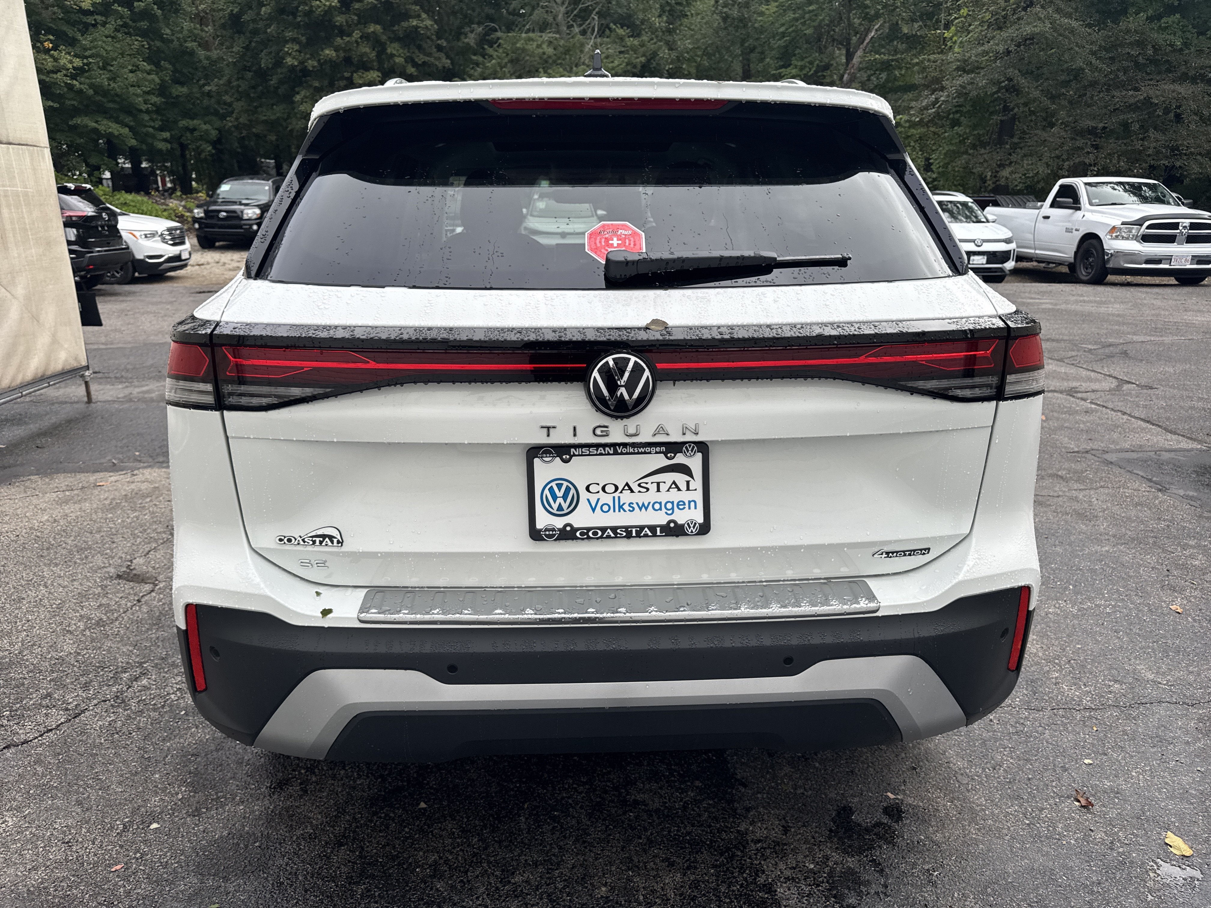 2026 Volkswagen Tiguan SE w/panoramic sunroof