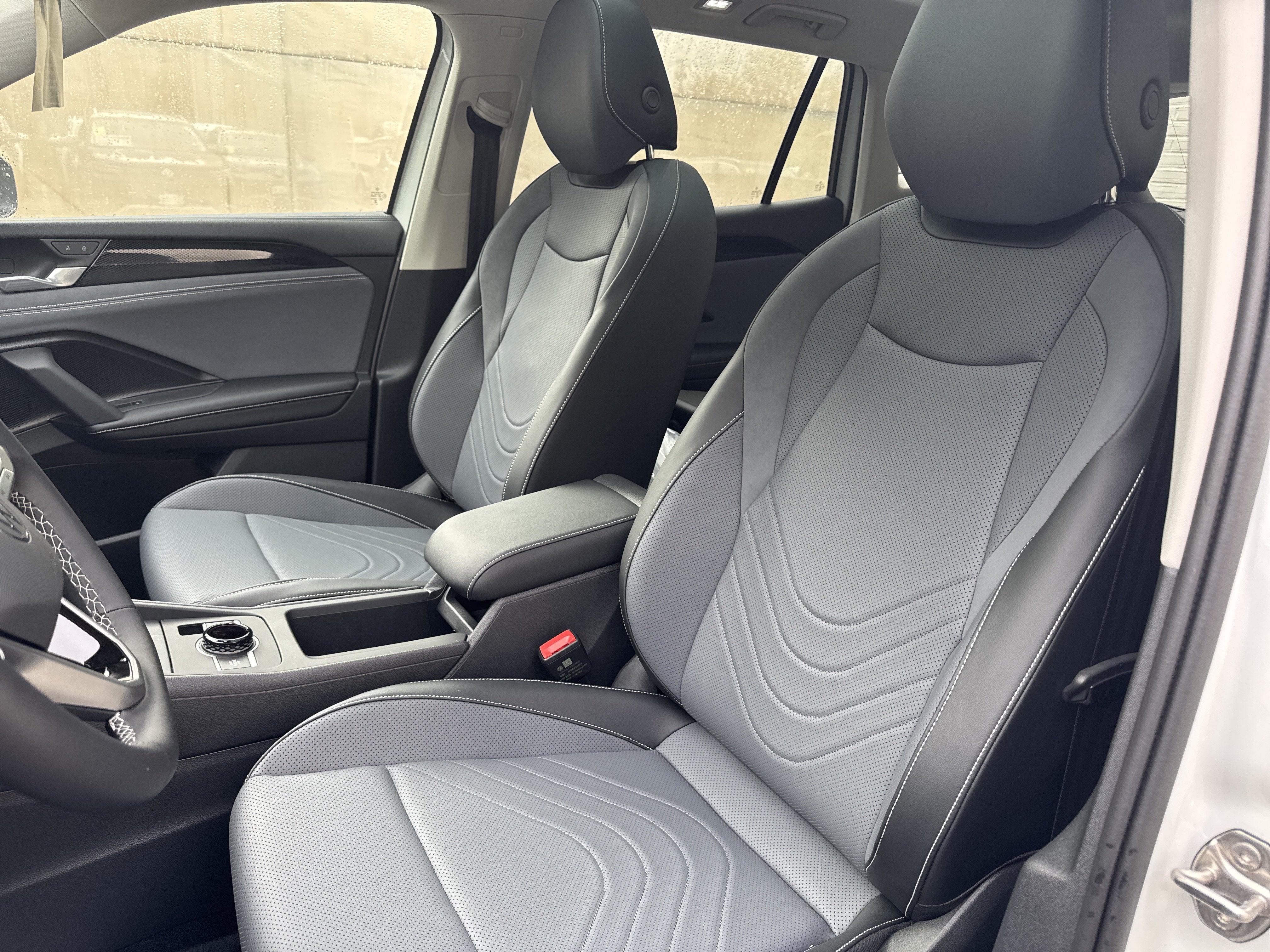 2026 Volkswagen Tiguan SE w/panoramic sunroof