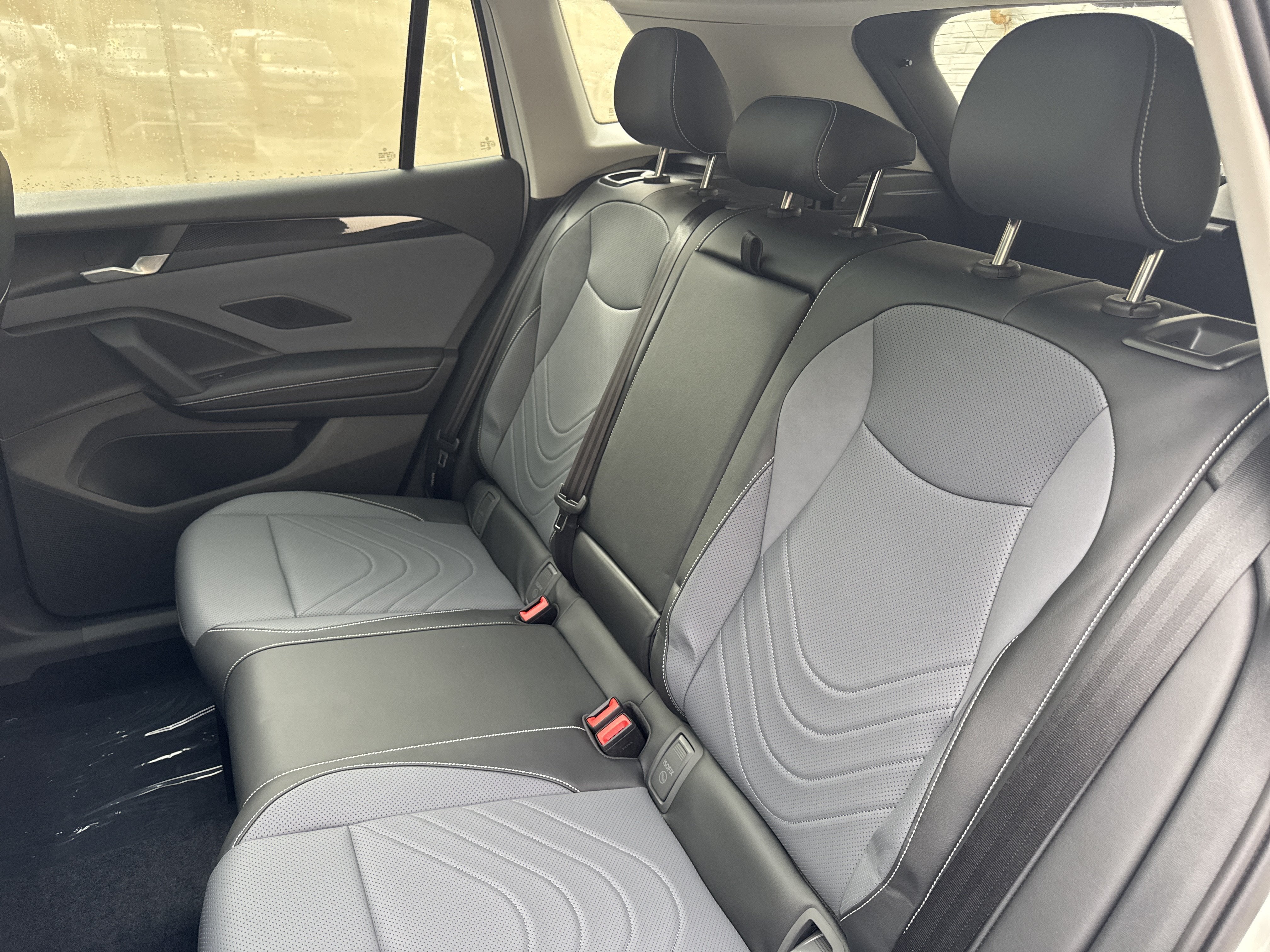 2026 Volkswagen Tiguan SE w/panoramic sunroof