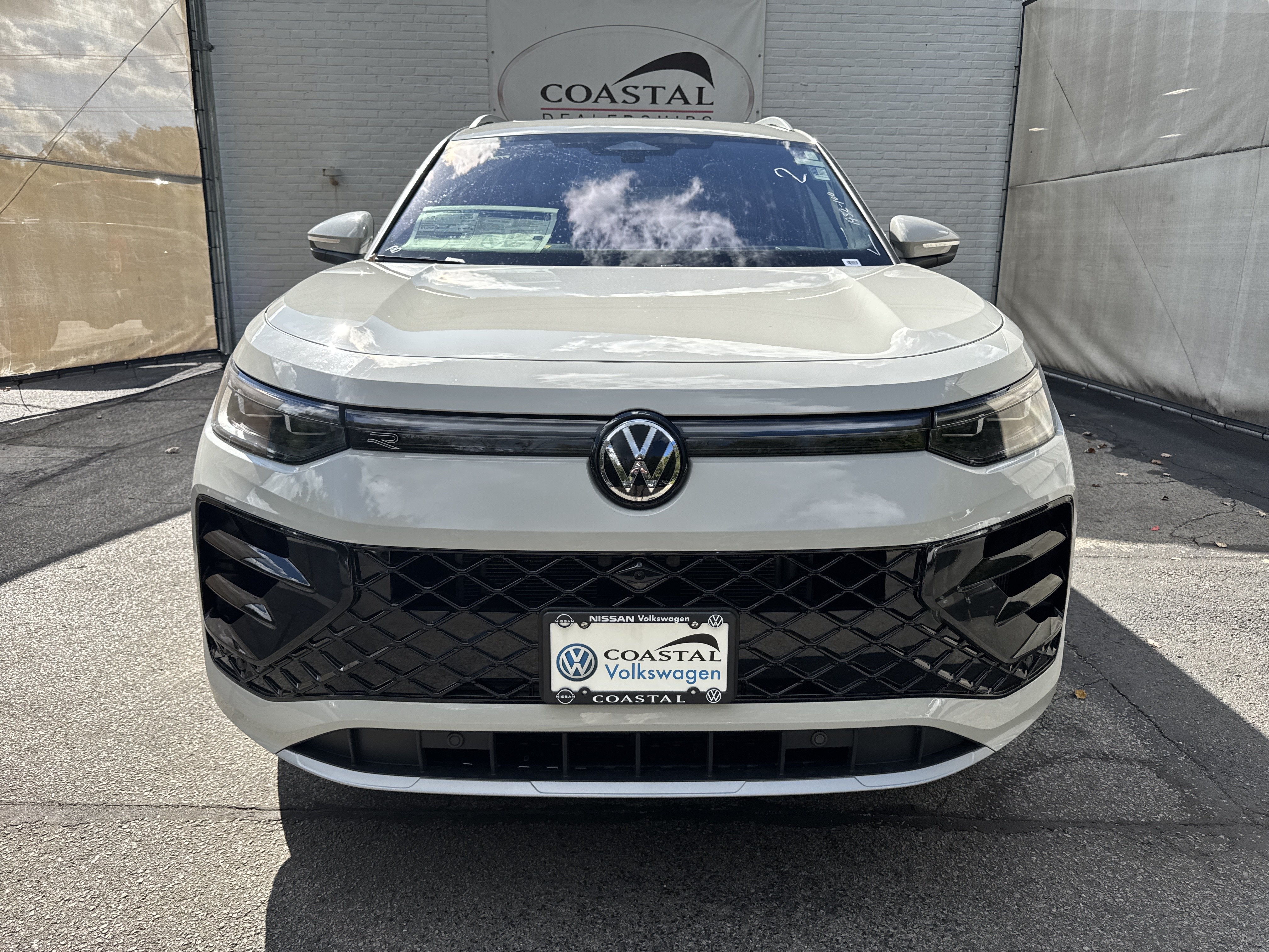 2027 Volkswagen Tiguan SEL R-Line Turbo