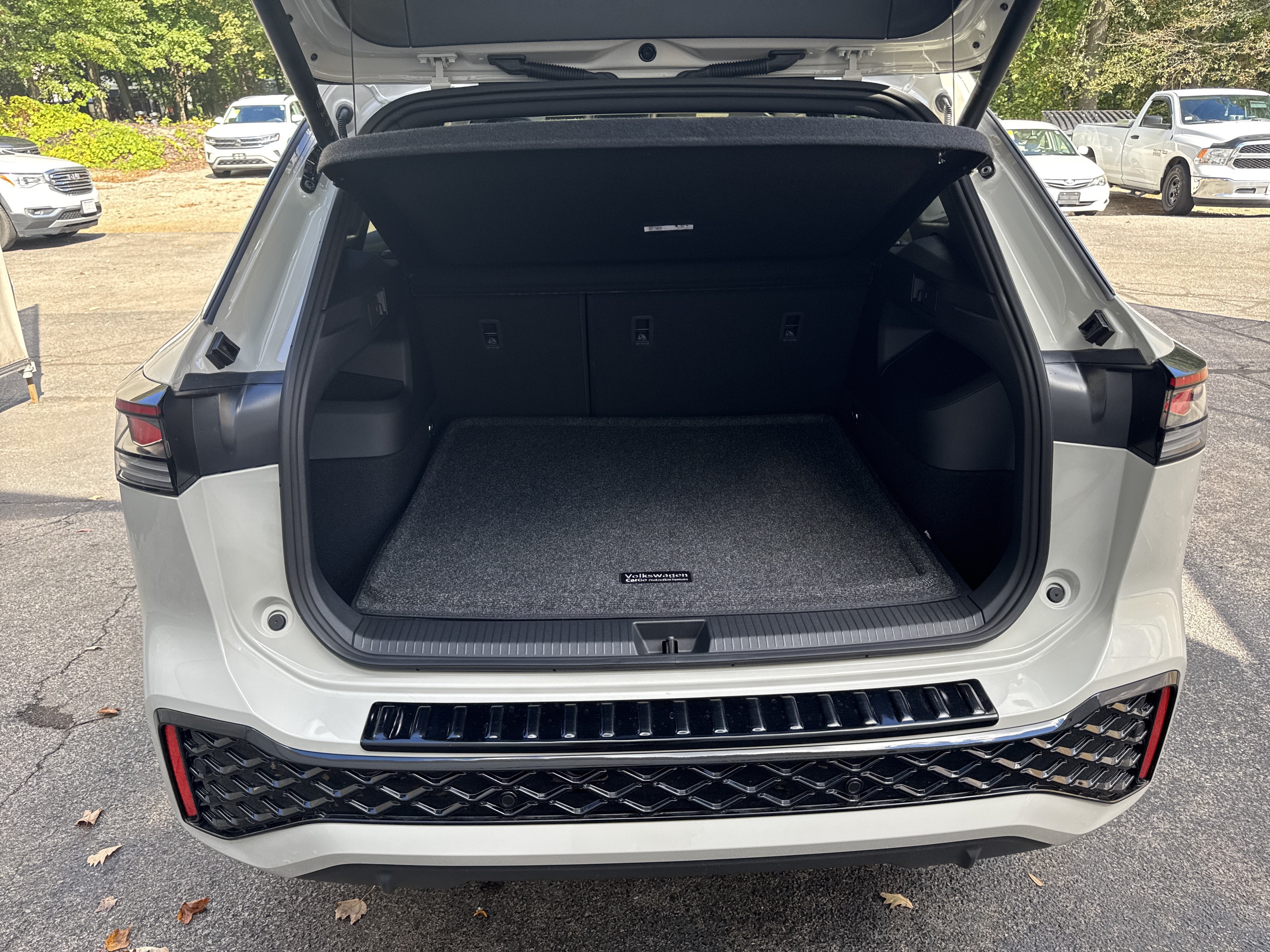 2027 Volkswagen Tiguan SEL R-Line Turbo