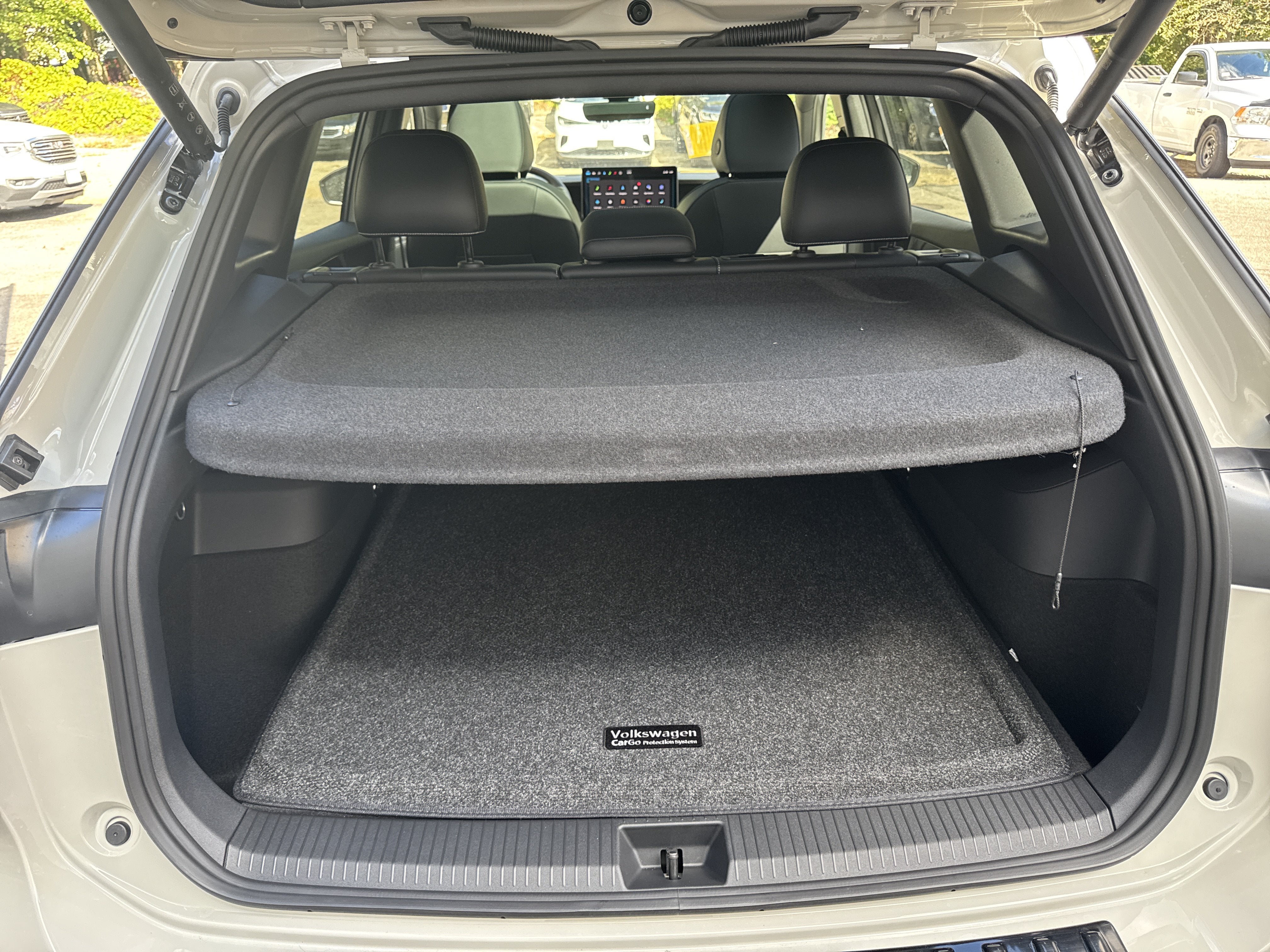 2027 Volkswagen Tiguan SEL R-Line Turbo