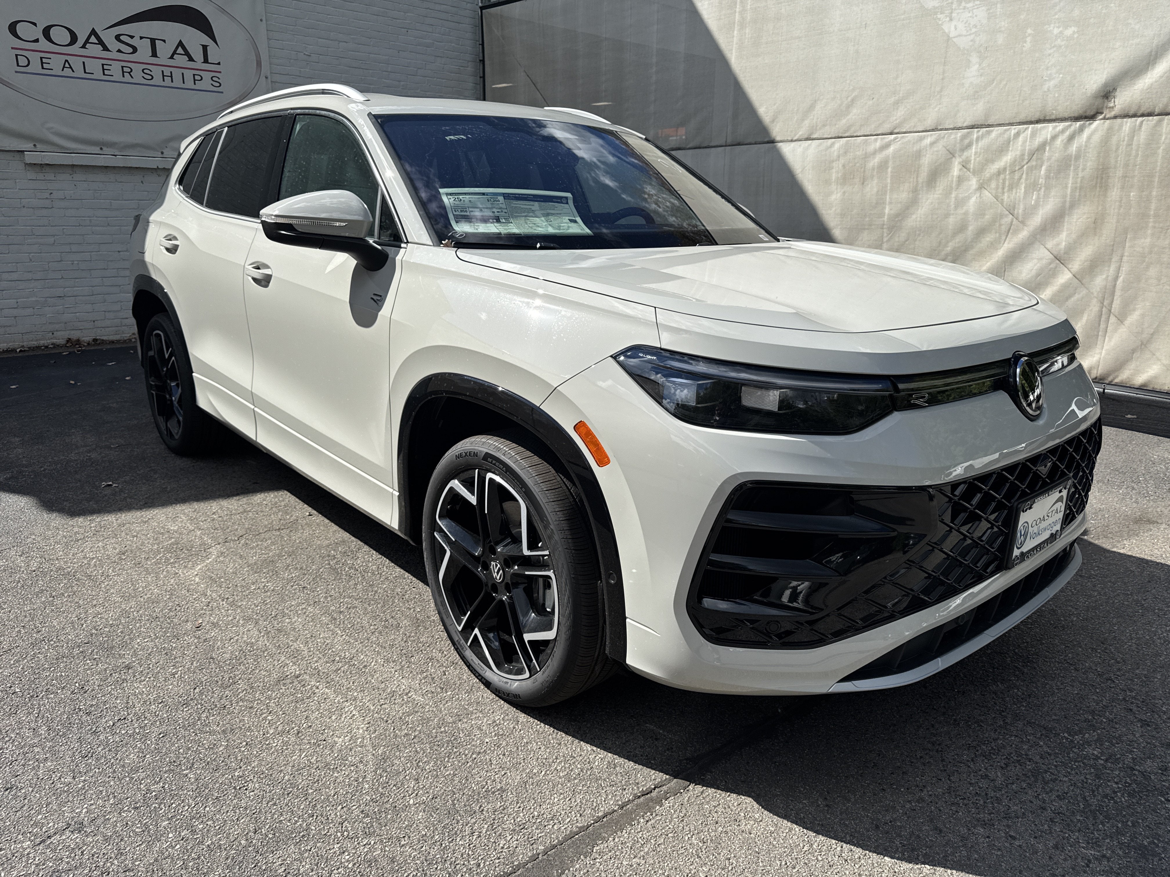 2027 Volkswagen Tiguan SEL R-Line Turbo