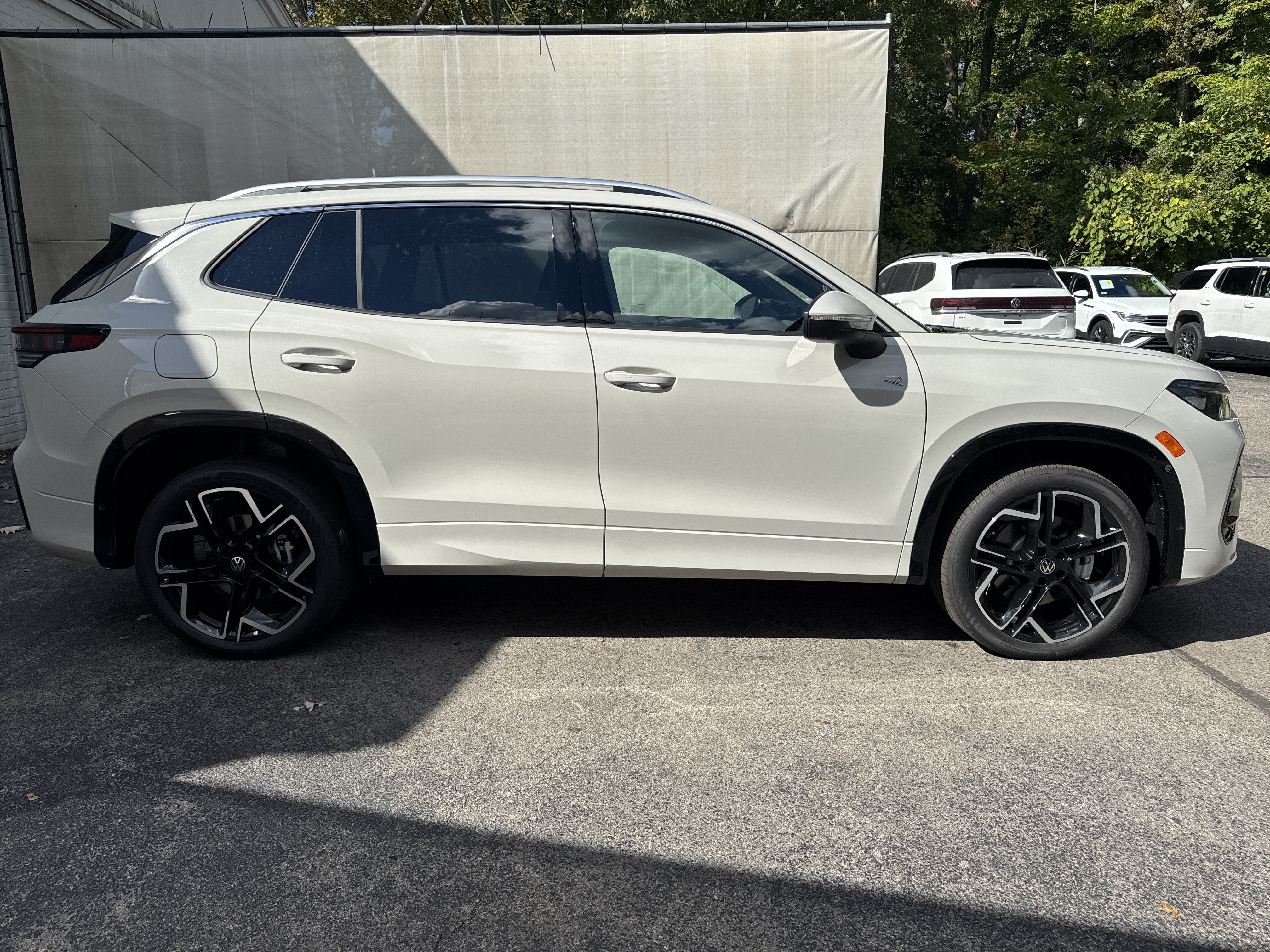 2027 Volkswagen Tiguan SEL R-Line Turbo