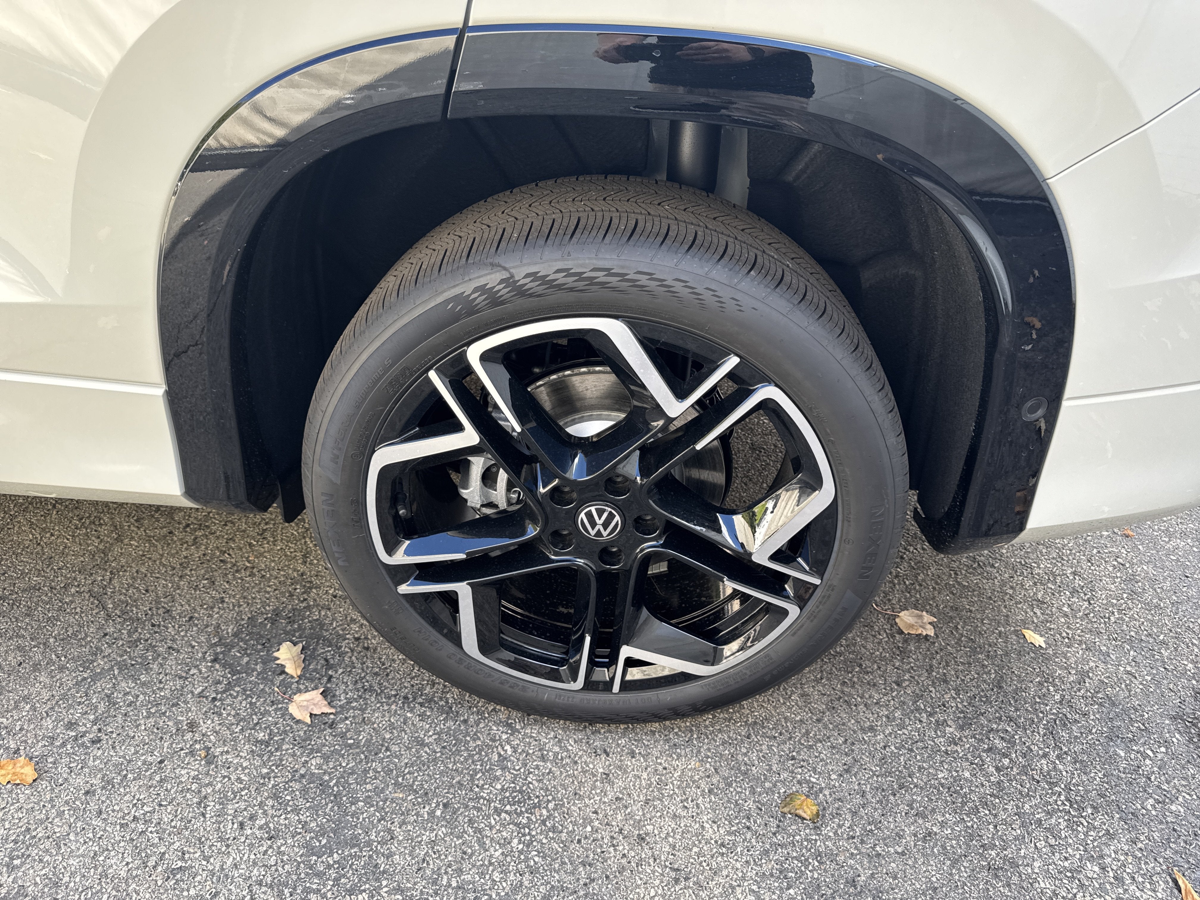 2027 Volkswagen Tiguan SEL R-Line Turbo