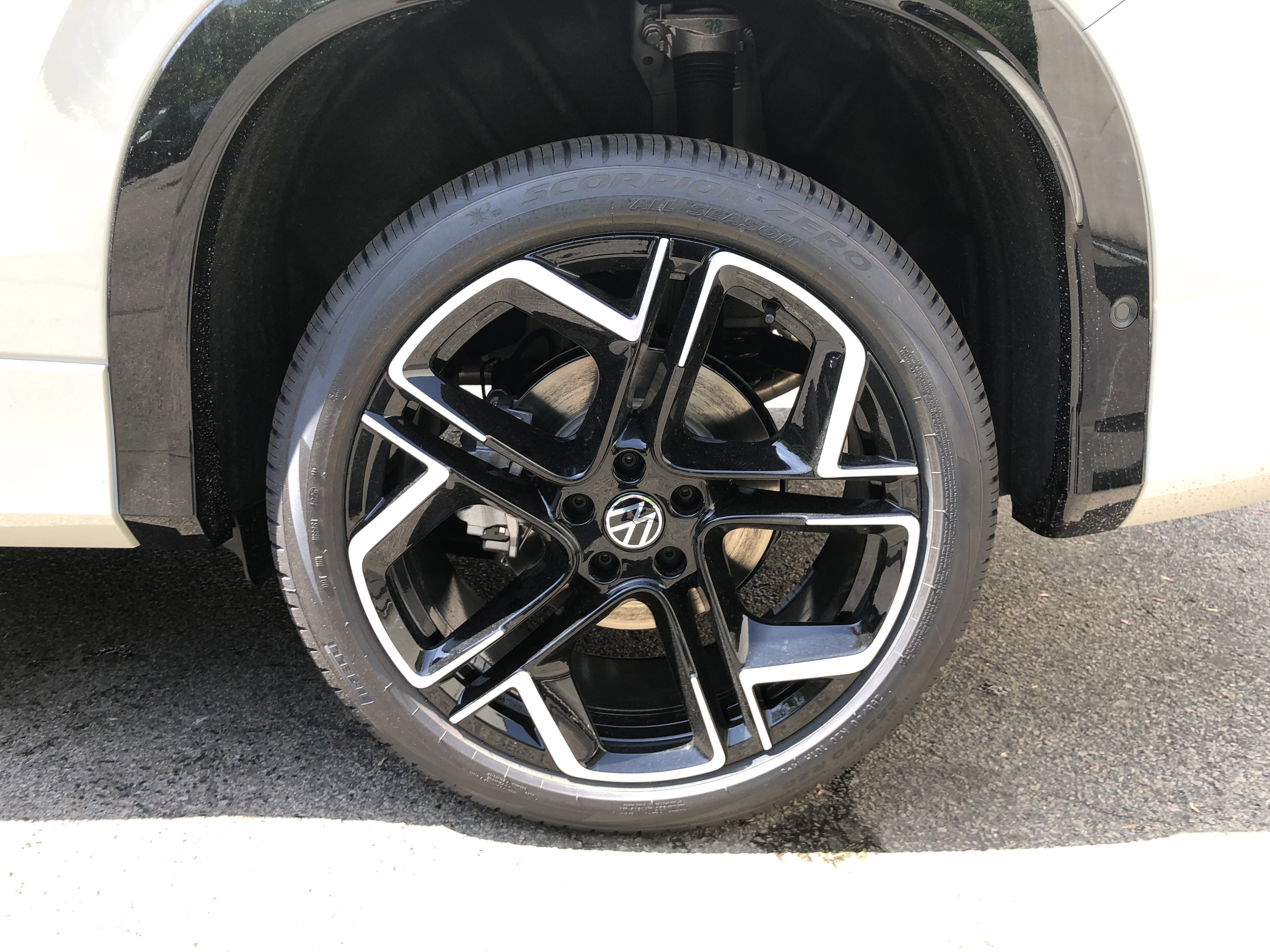 2026 Volkswagen Tiguan SEL R-Line Turbo