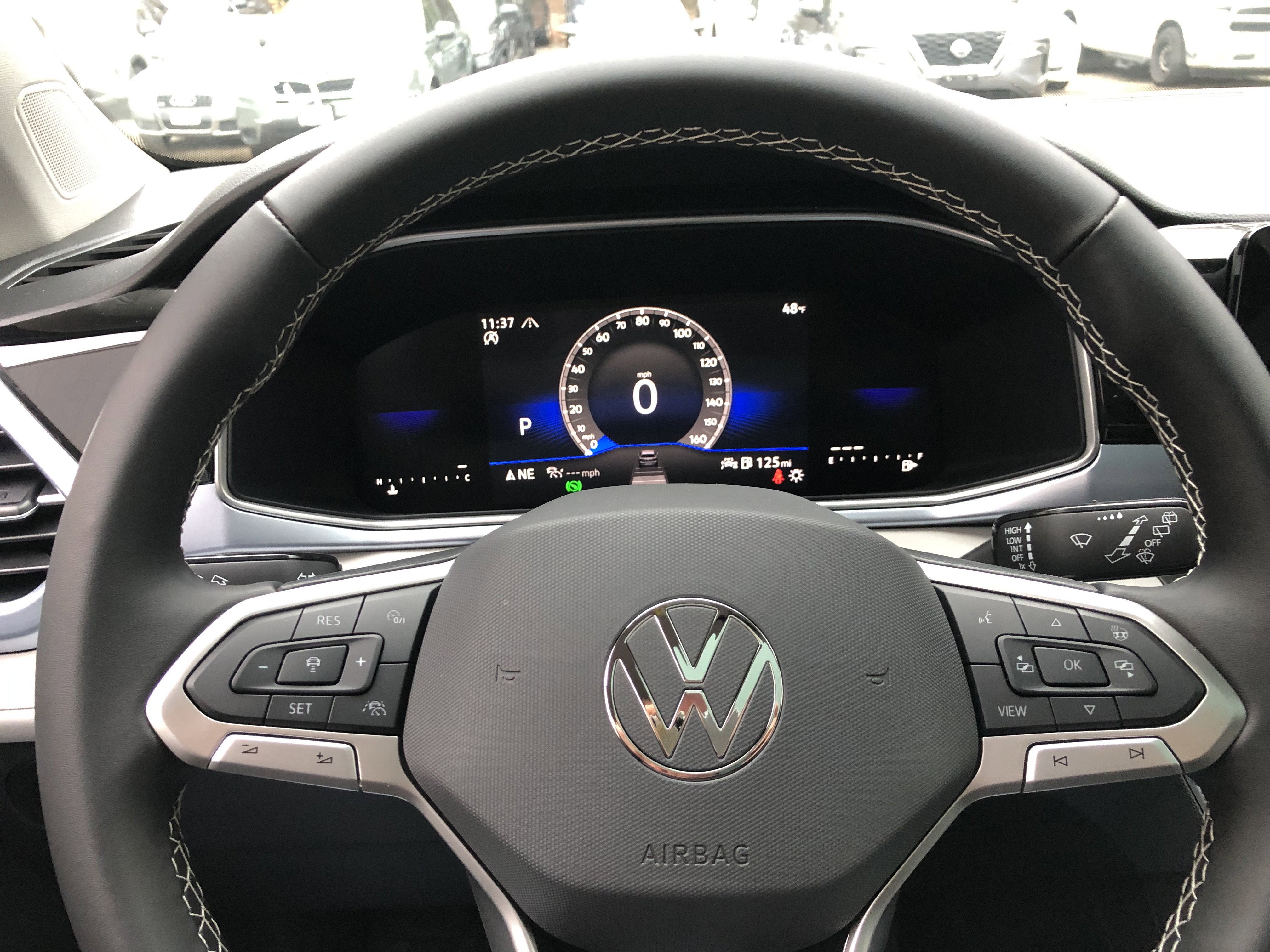 2026 Volkswagen Taos SE w/panoramic sunroof