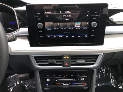 2026 Volkswagen Taos SE w/panoramic sunroof