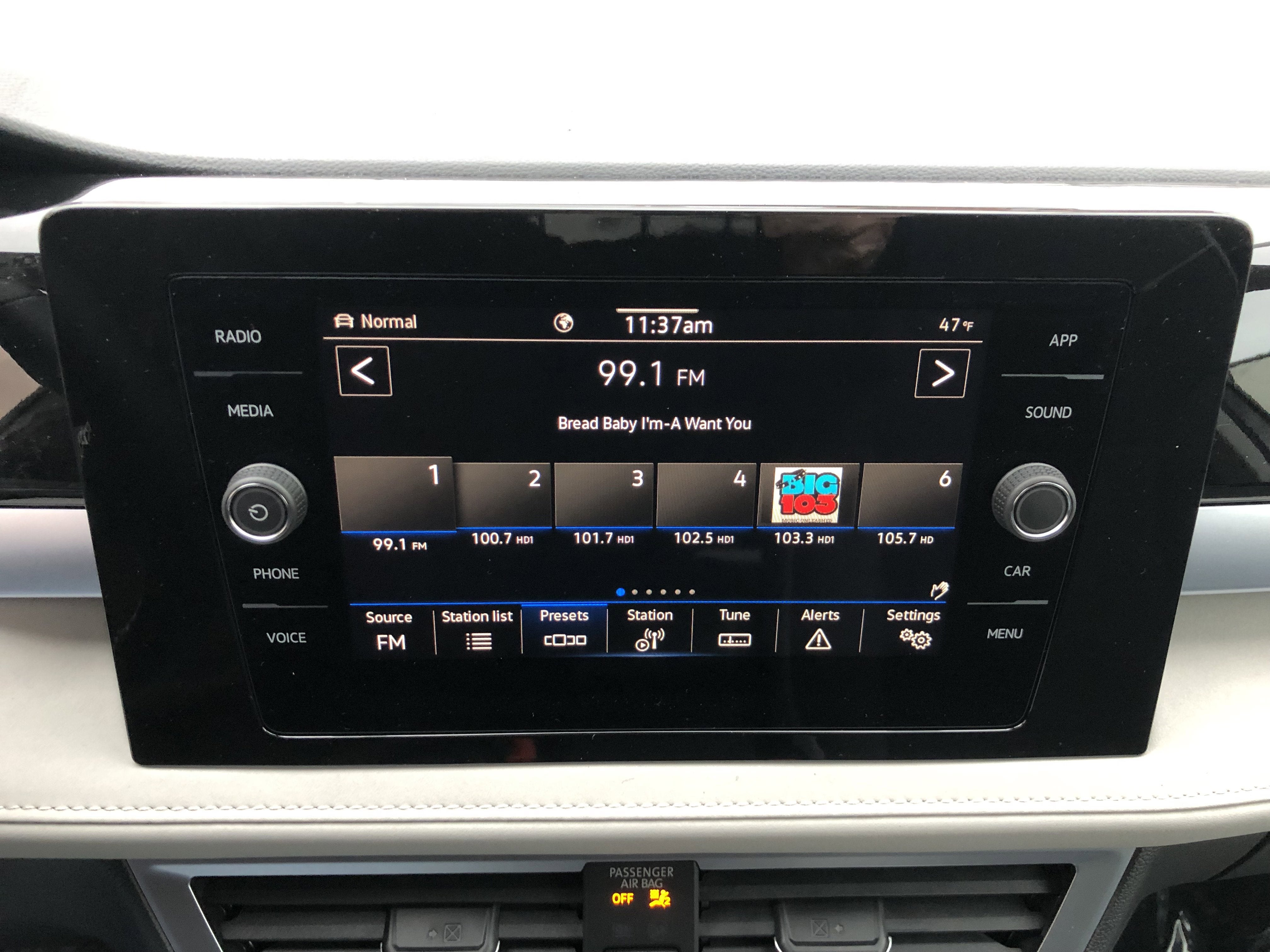 2026 Volkswagen Taos SE w/panoramic sunroof