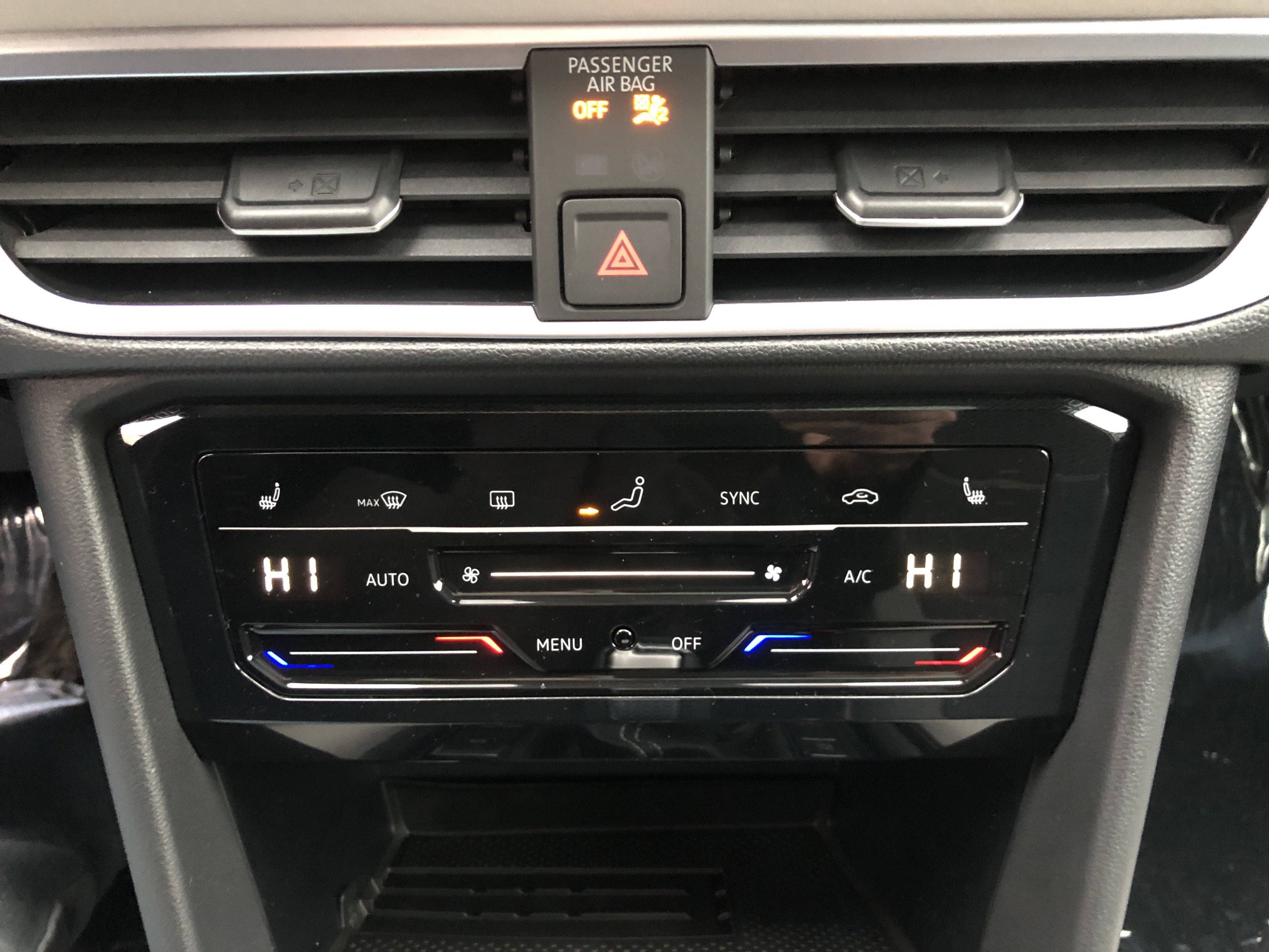 2026 Volkswagen Taos SE w/panoramic sunroof