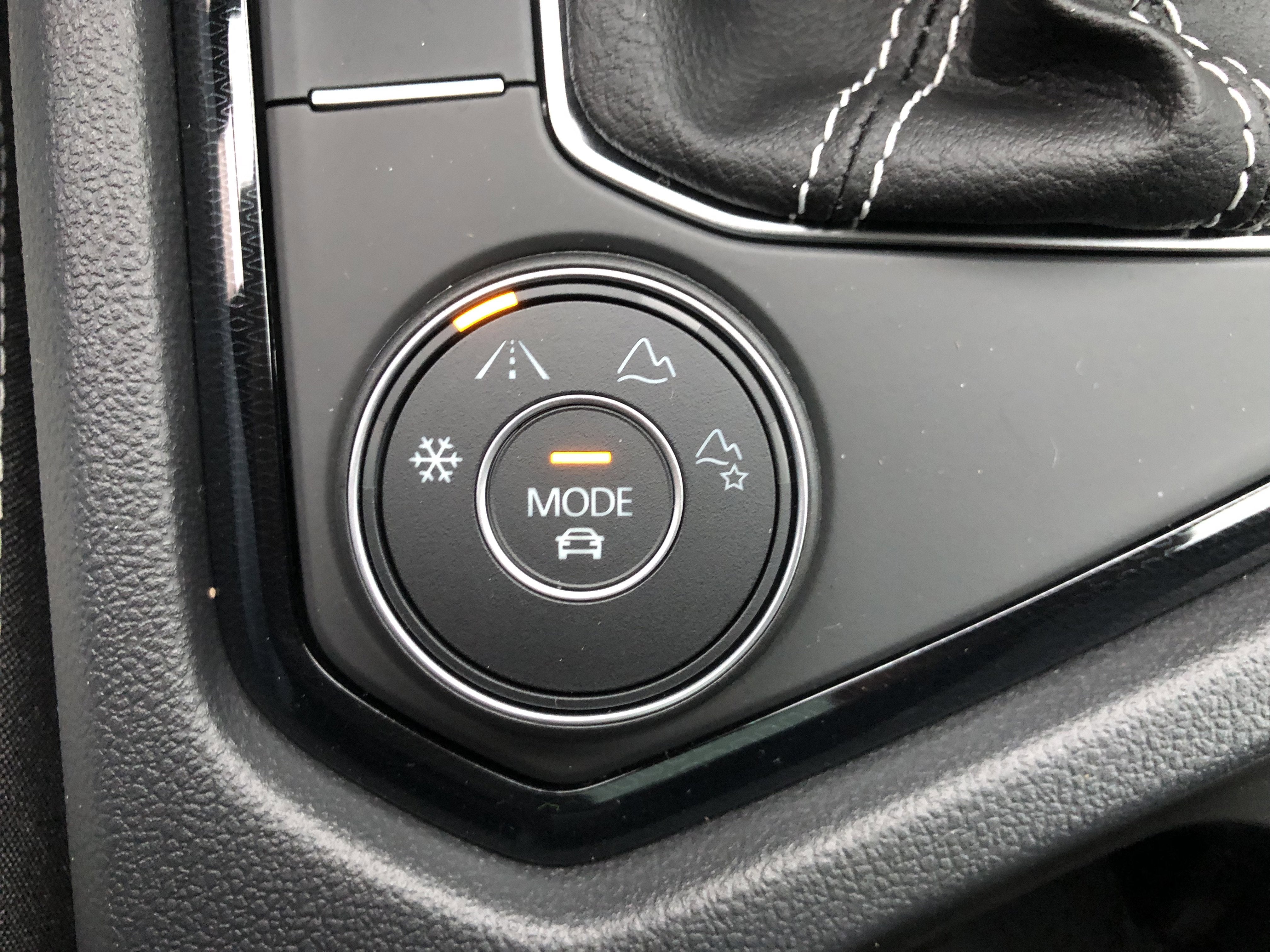 2026 Volkswagen Taos SE w/panoramic sunroof