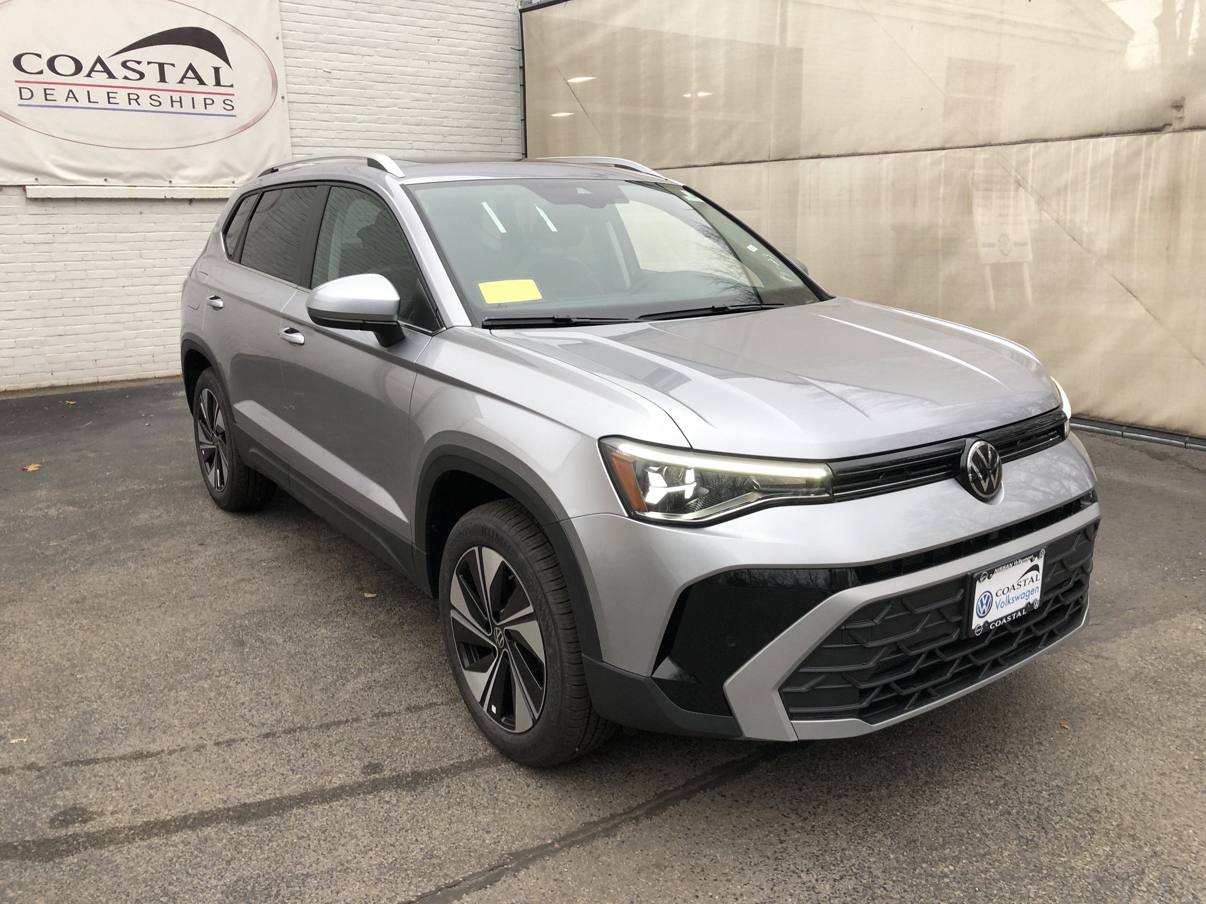 2026 Volkswagen Taos SE w/panoramic sunroof