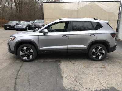 2026 Volkswagen Taos SE w/panoramic sunroof
