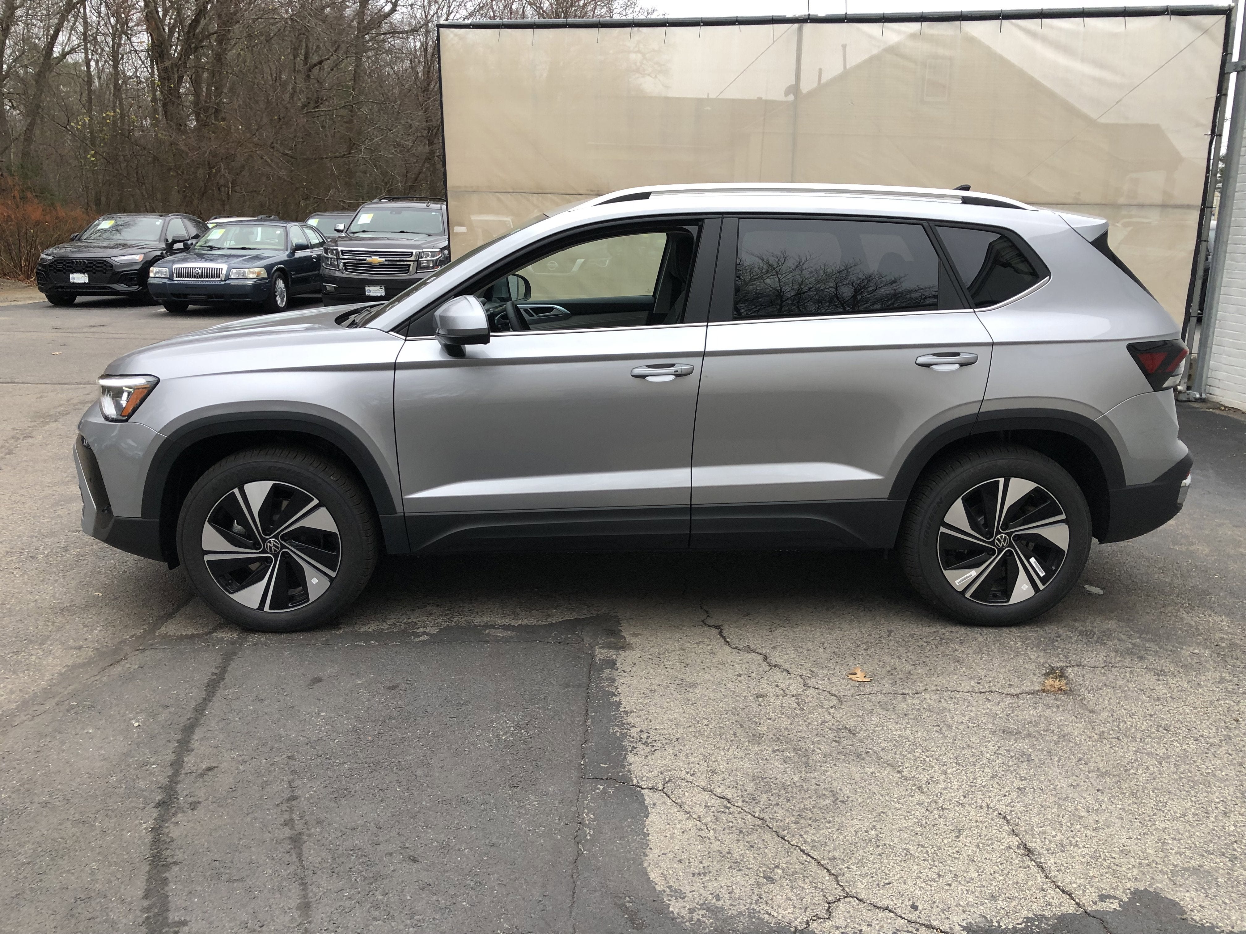 2026 Volkswagen Taos SE w/panoramic sunroof