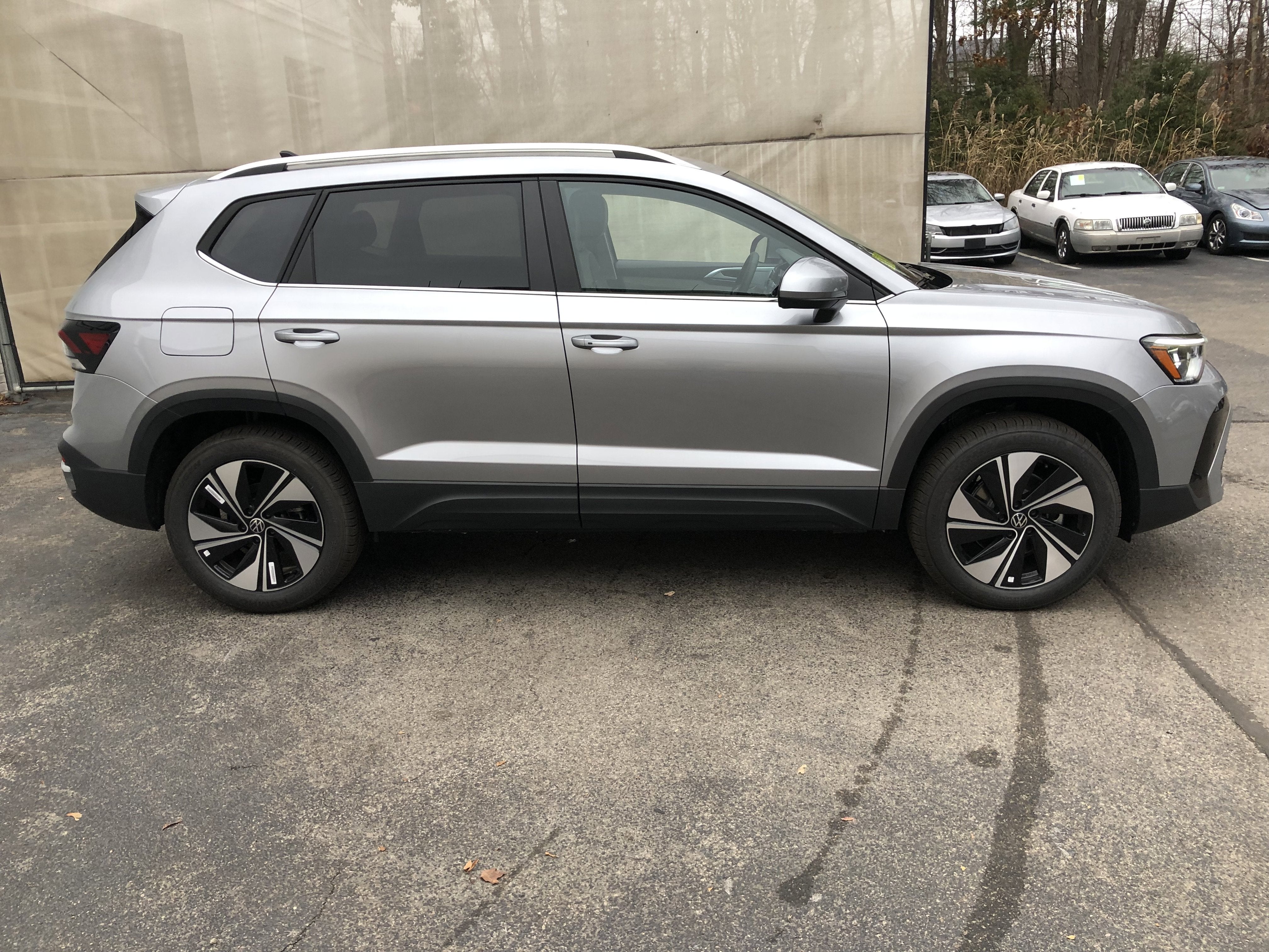 2026 Volkswagen Taos SE w/panoramic sunroof