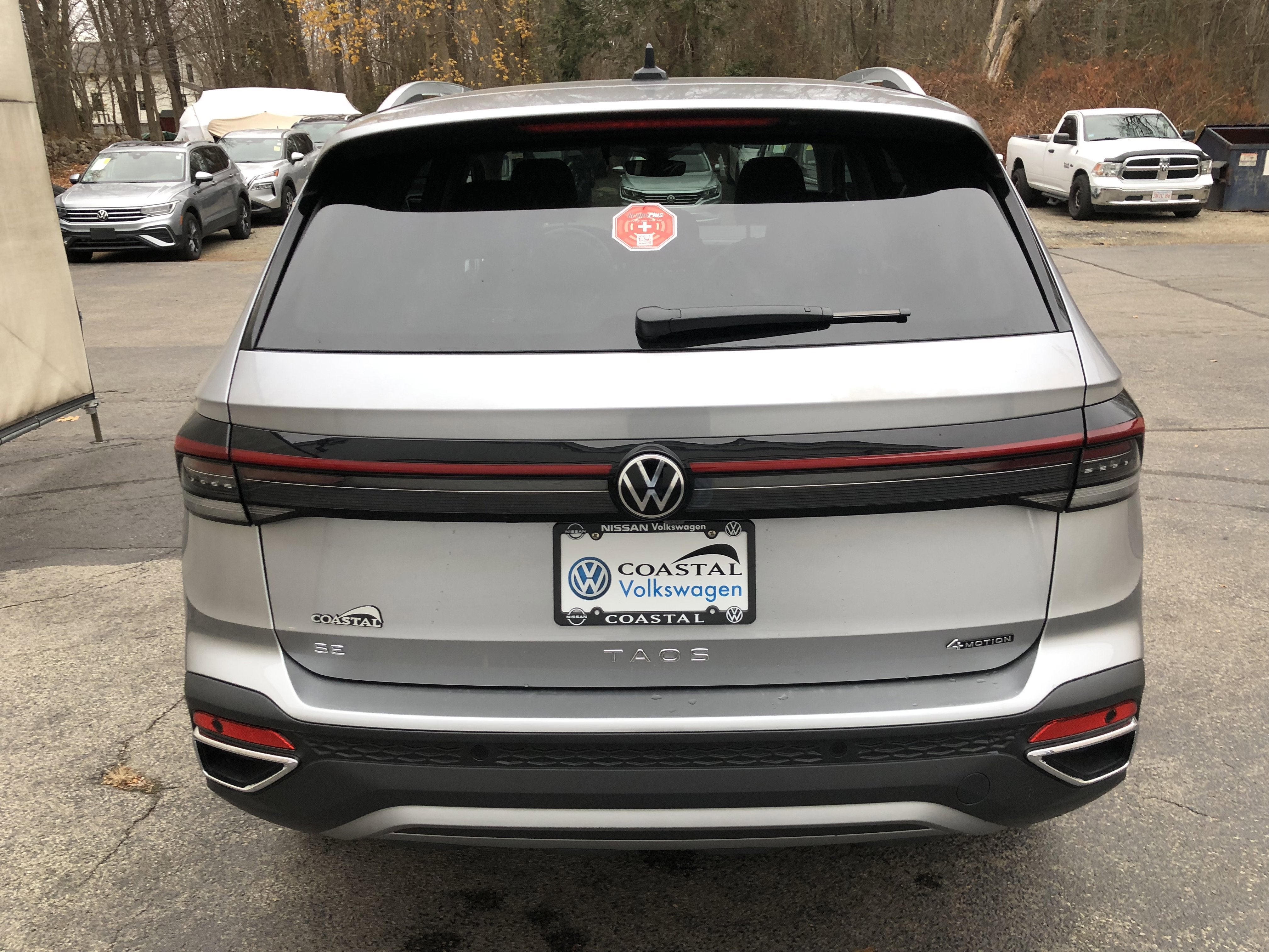 2026 Volkswagen Taos SE w/panoramic sunroof